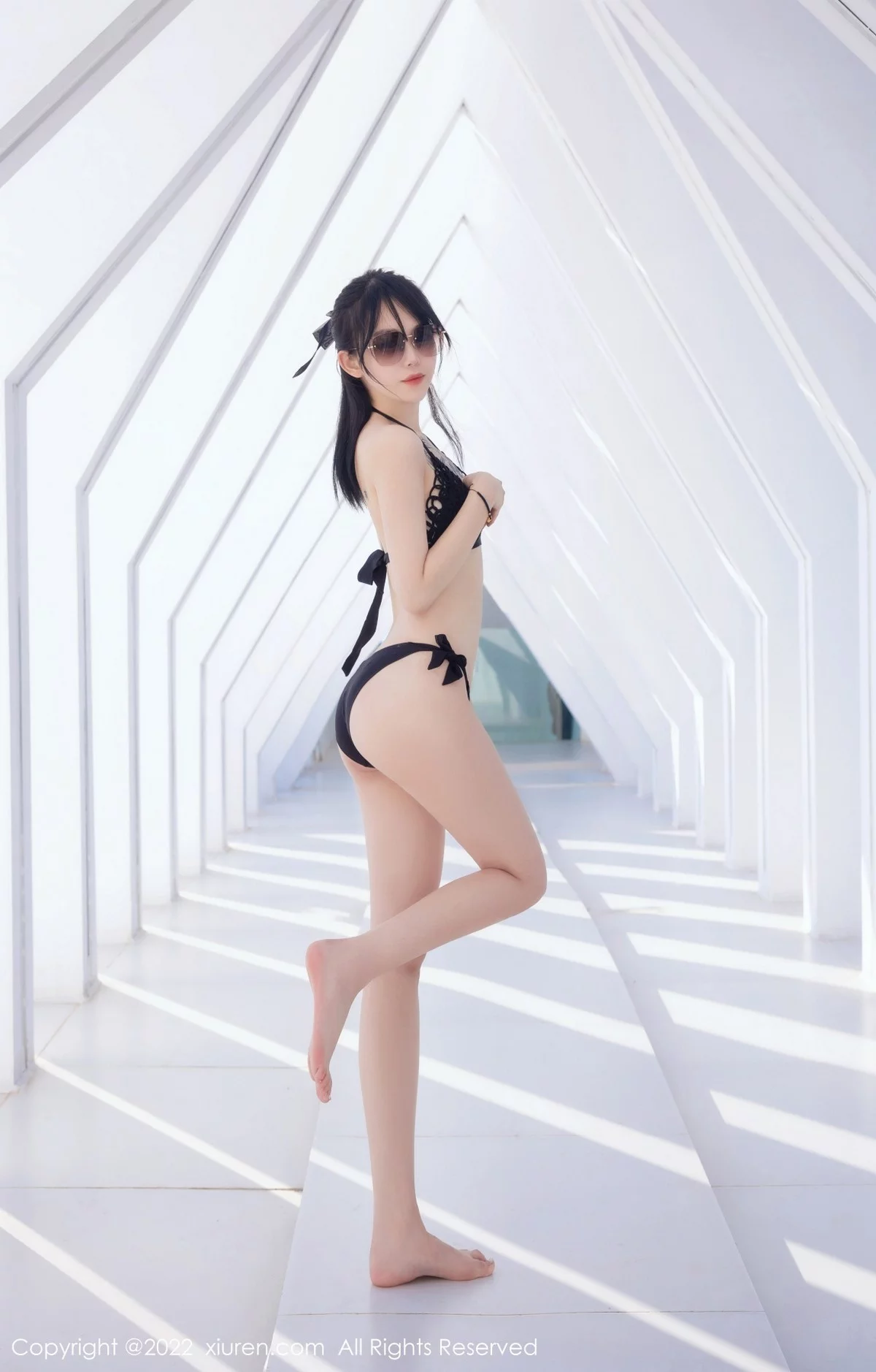 [[XiuRen秀人网]秀人网]No.5422_模特奶瓶大理旅拍泳池性感黑色比基尼秀曼妙身姿迷人诱惑写真75P