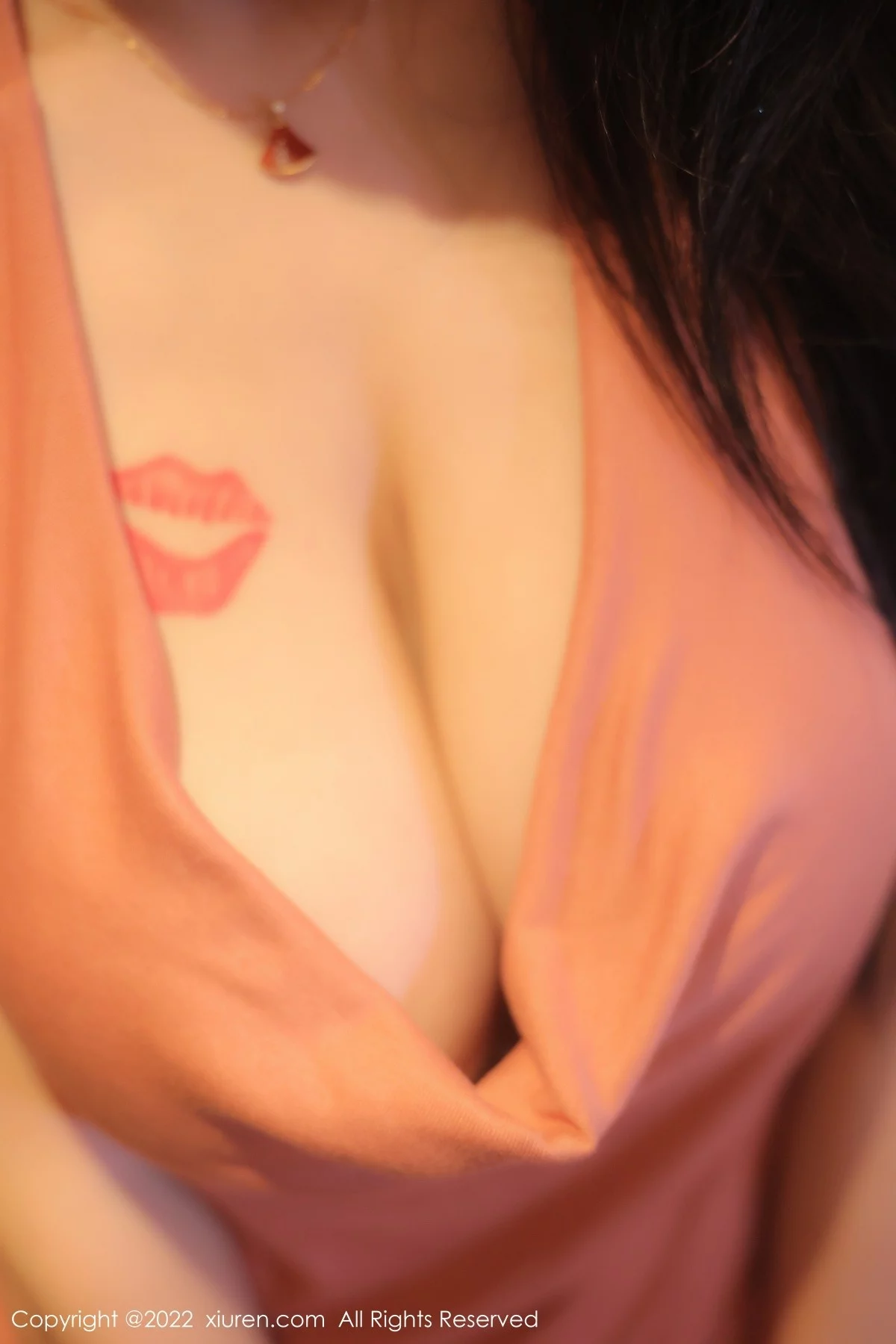 [[XiuRen秀人网]秀人网]No.5426_模特美七Mia西双版纳旅拍脱淡红色连衣裙秀丰满身材诱惑写真114P