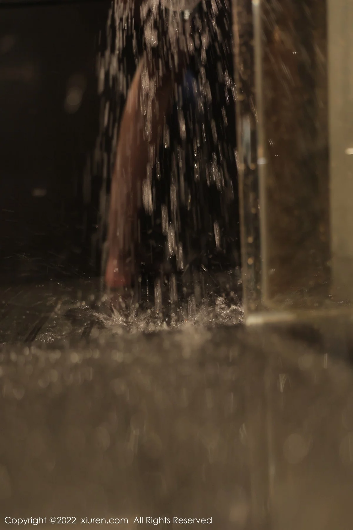 [[XiuRen秀人网]秀人网]No.5426_模特美七Mia西双版纳旅拍脱淡红色连衣裙秀丰满身材诱惑写真114P