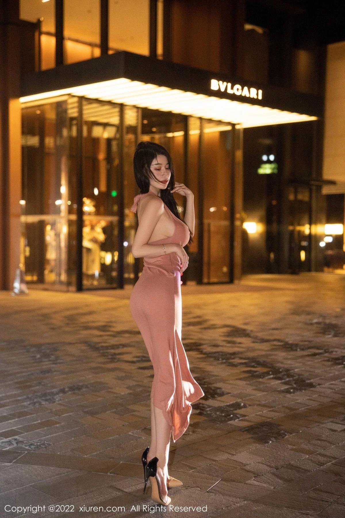 [[XiuRen秀人网]秀人网]No.5426_模特美七Mia西双版纳旅拍脱淡红色连衣裙秀丰满身材诱惑写真114P