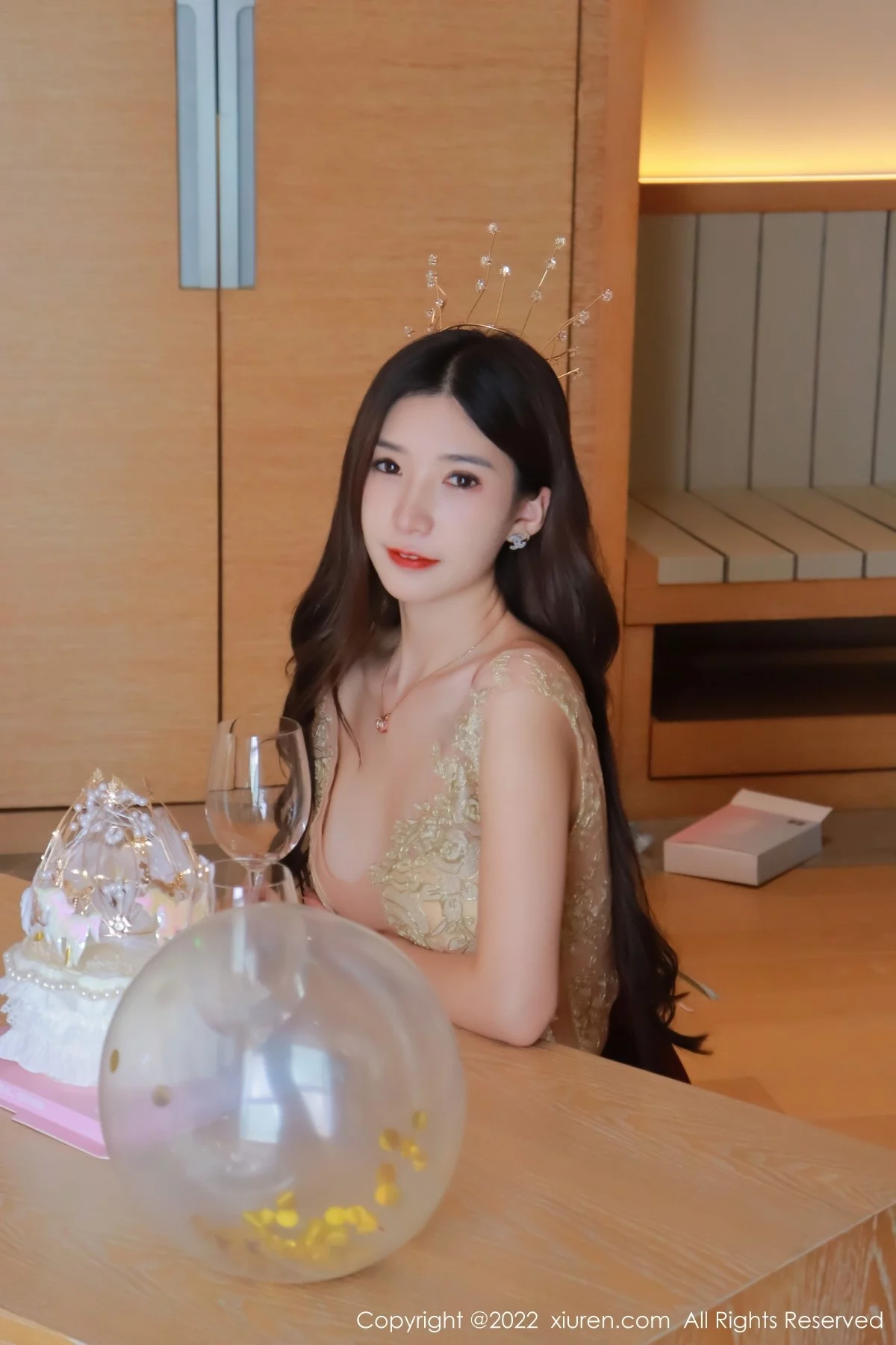 [[XiuRen秀人网]秀人网]No.5427_模特hebe韩心雨香格里拉旅拍脱连衣裙露丁字裤秀翘臀诱惑写真52P