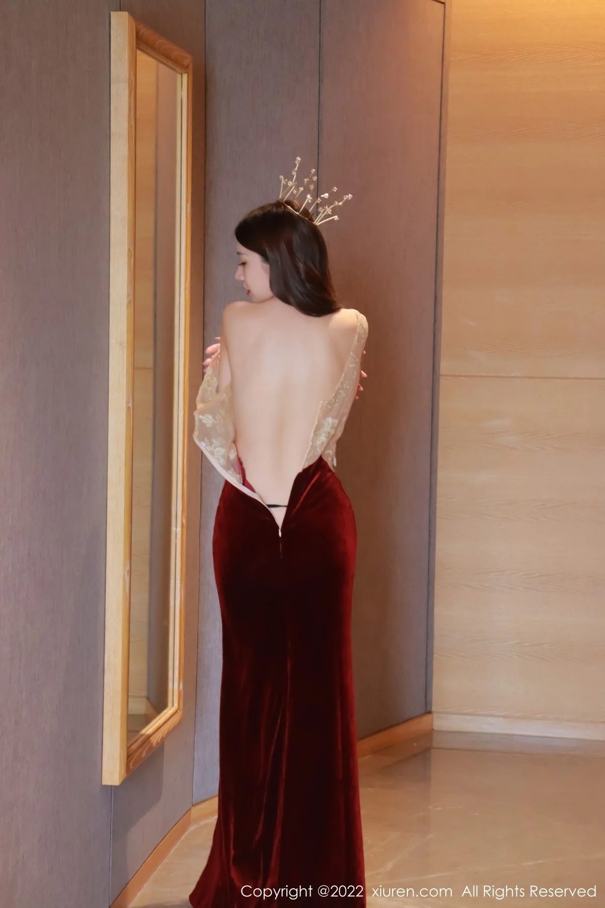 [[XiuRen秀人网]秀人网]No.5427_模特hebe韩心雨香格里拉旅拍脱连衣裙露丁字裤秀翘臀诱惑写真52P