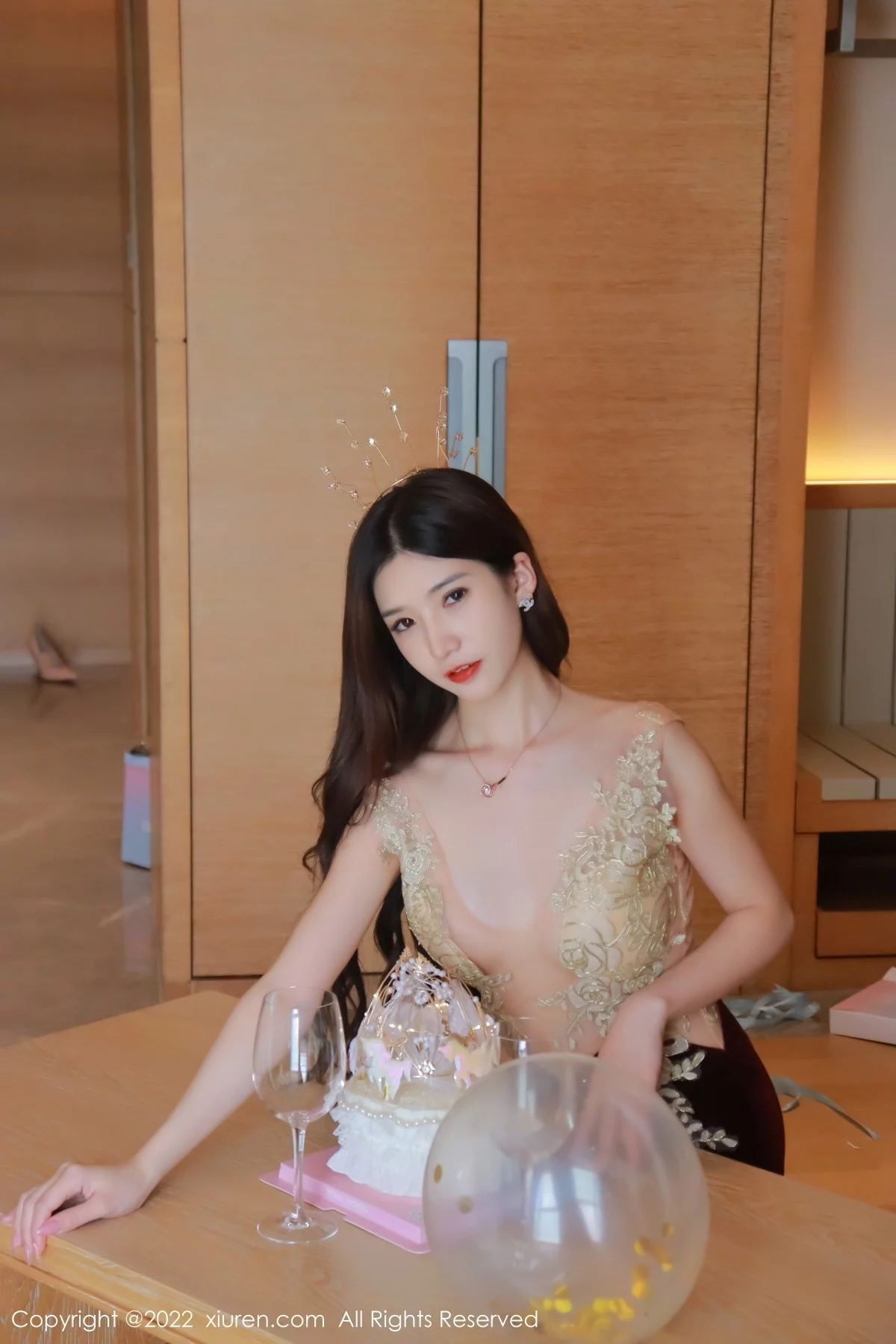 [[XiuRen秀人网]秀人网]No.5427_模特hebe韩心雨香格里拉旅拍脱连衣裙露丁字裤秀翘臀诱惑写真52P