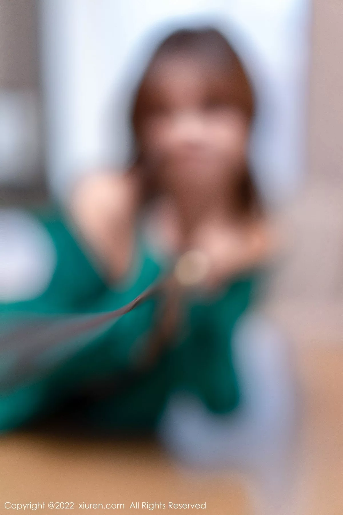 [[XiuRen秀人网]秀人网]No.5429_模特张思允Nice绿上衣配黑皮裙露情趣内衣秀豪乳遮点诱惑写真102P