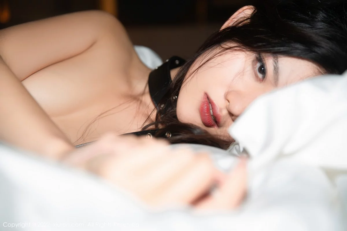 [[XiuRen秀人网]秀人网]No.5428_模特就是阿朱啊黑色轻透上衣配黑皮裙露情趣内衣惹火诱惑写真82P