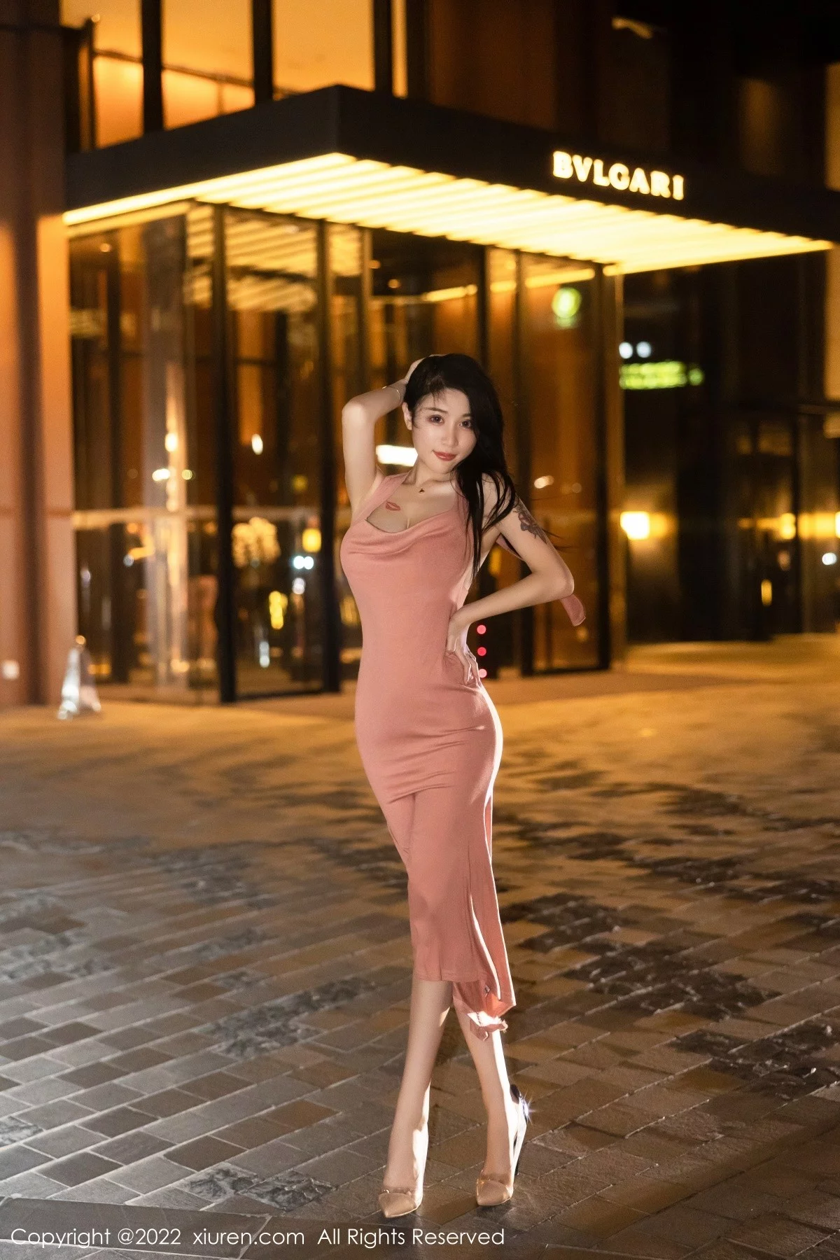 [[XiuRen秀人网]秀人网]No.5426_模特美七Mia西双版纳旅拍脱淡红色连衣裙秀丰满身材诱惑写真114P