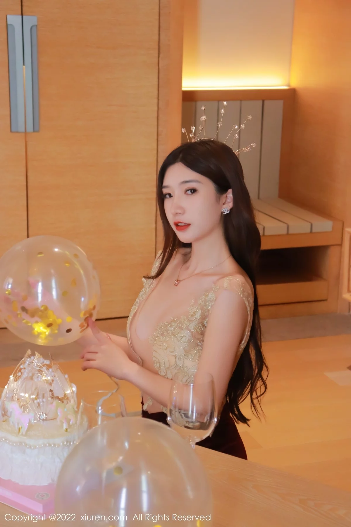 [[XiuRen秀人网]秀人网]No.5427_模特hebe韩心雨香格里拉旅拍脱连衣裙露丁字裤秀翘臀诱惑写真52P