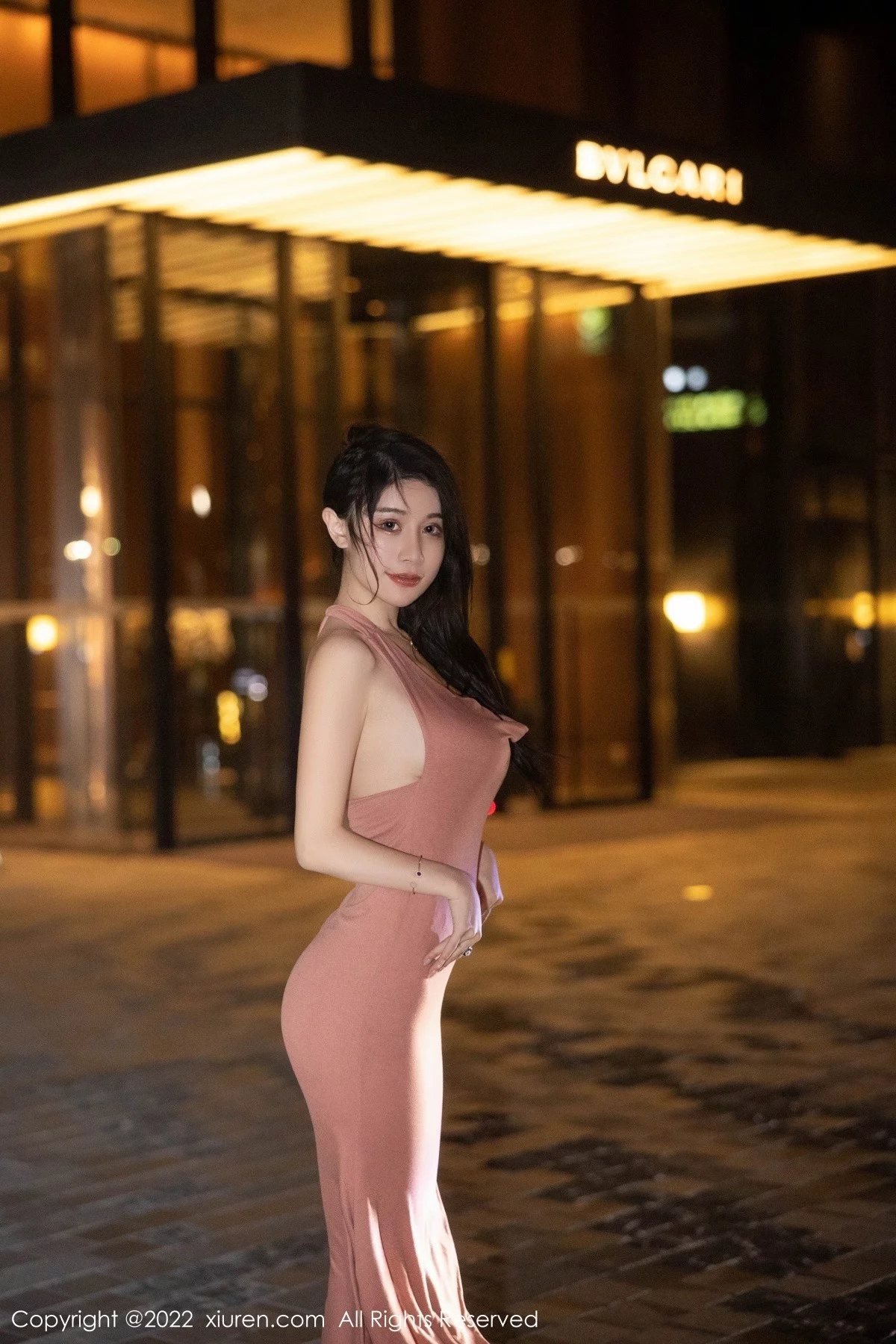 [[XiuRen秀人网]秀人网]No.5426_模特美七Mia西双版纳旅拍脱淡红色连衣裙秀丰满身材诱惑写真114P