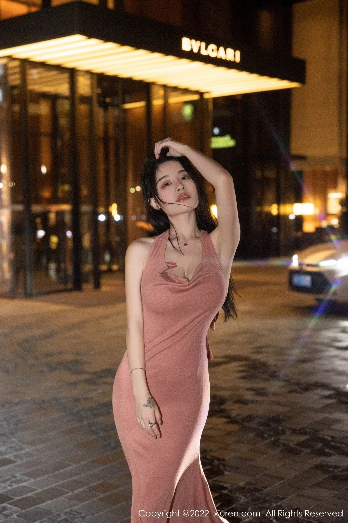 [[XiuRen秀人网]秀人网]No.5426_模特美七Mia西双版纳旅拍脱淡红色连衣裙秀丰满身材诱惑写真114P