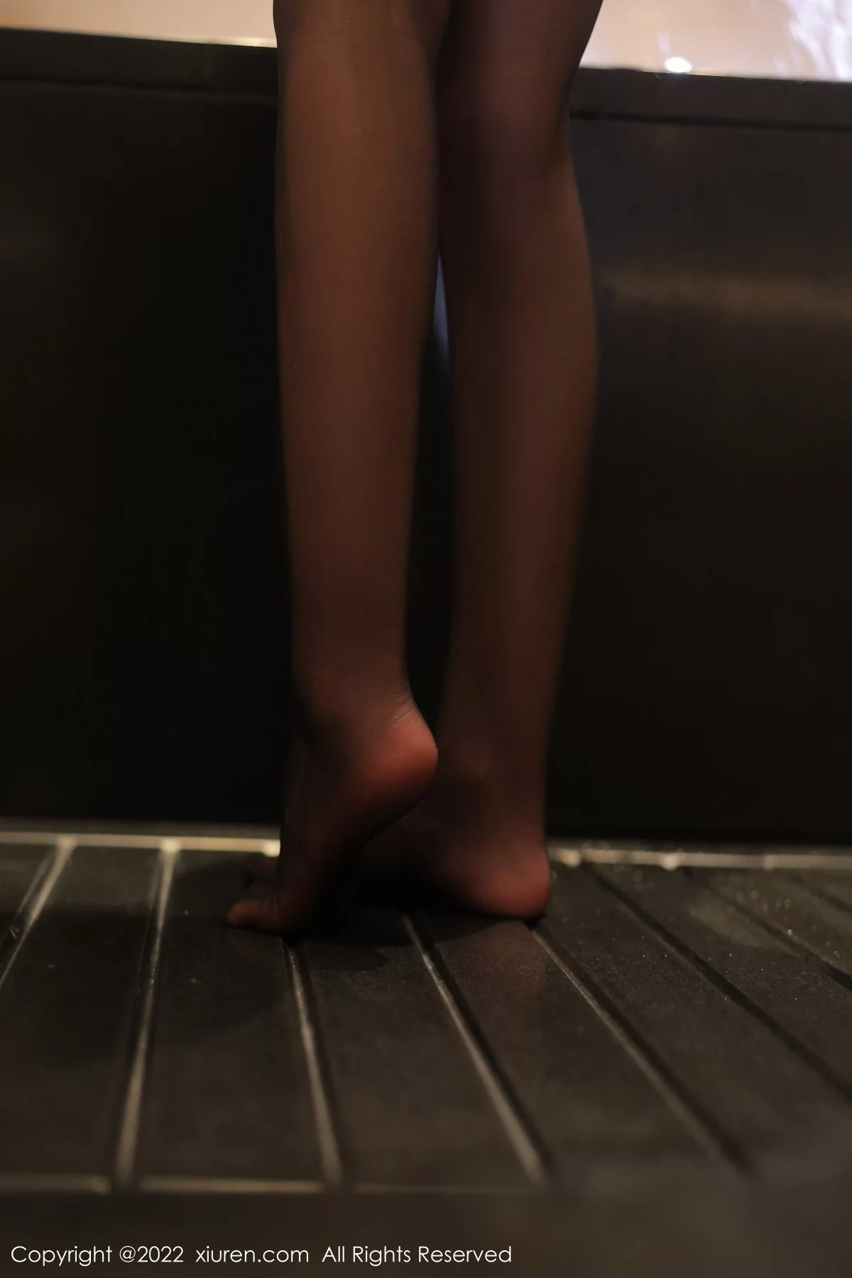 [[XiuRen秀人网]秀人网]No.5426_模特美七Mia西双版纳旅拍脱淡红色连衣裙秀丰满身材诱惑写真114P