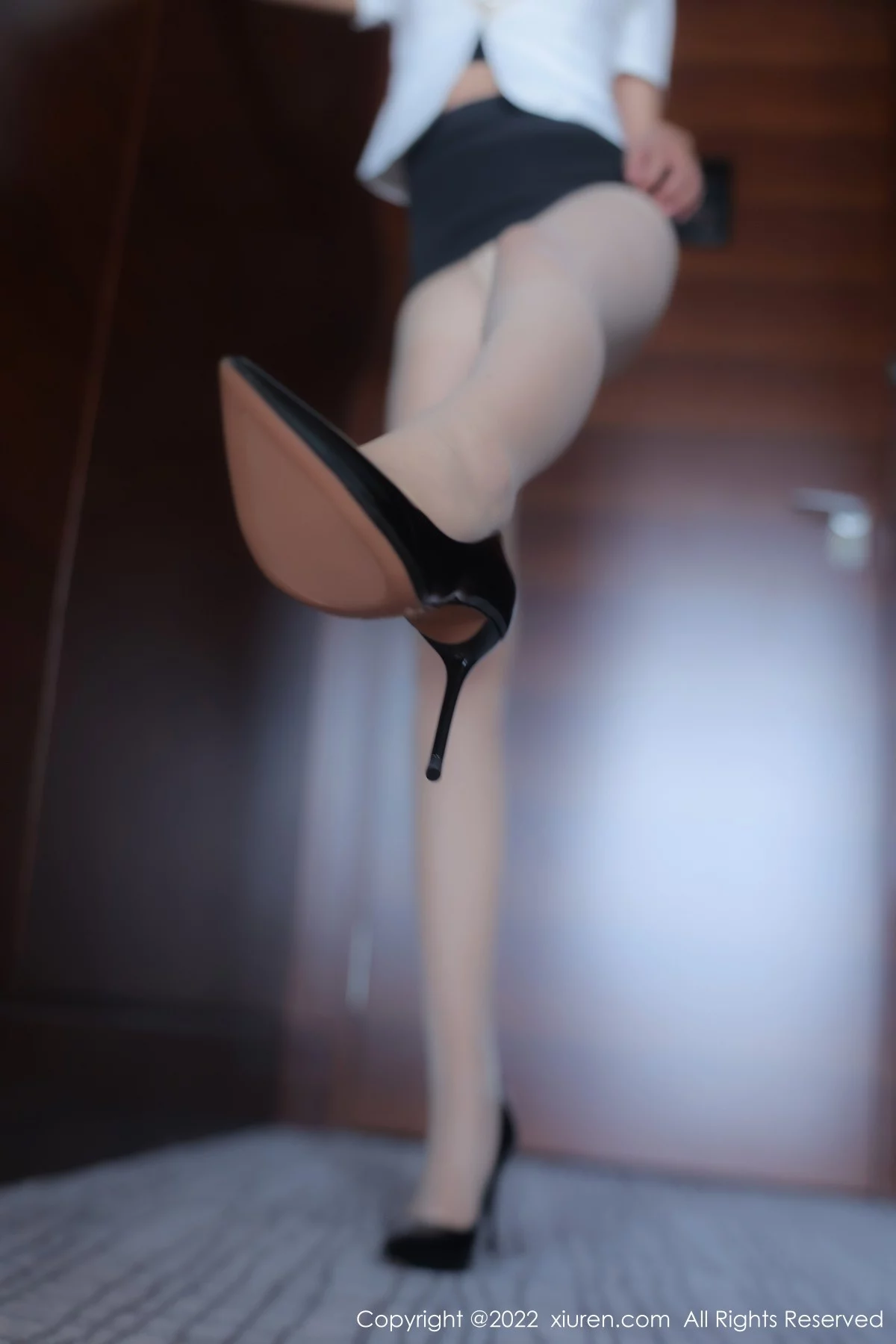 [[XiuRen秀人网]秀人网]No.5437_模特宋愉愉制服诱惑主题性感白T配黑短裙露黑色内衣诱惑写真105P