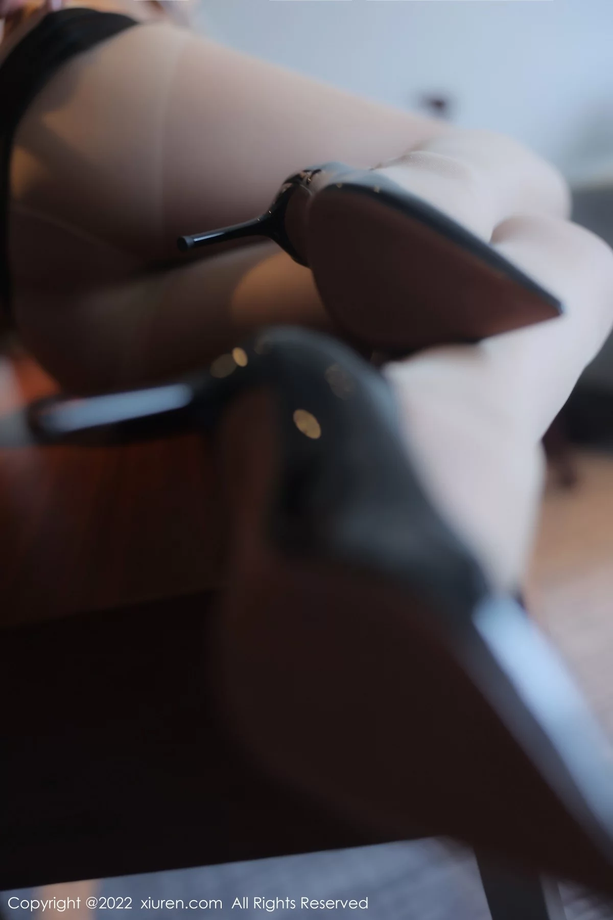 [[XiuRen秀人网]秀人网]No.5437_模特宋愉愉制服诱惑主题性感白T配黑短裙露黑色内衣诱惑写真105P