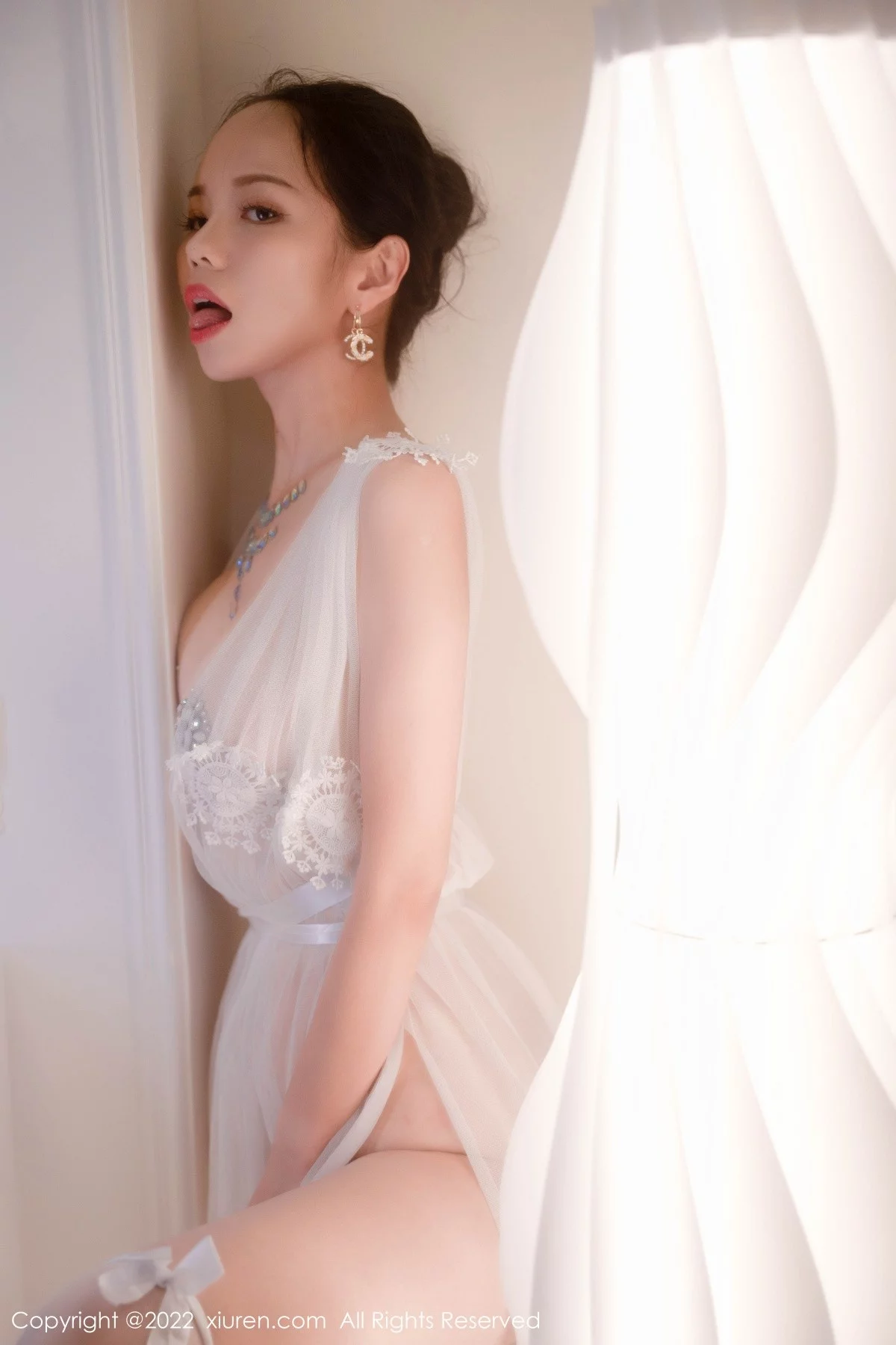 [[XiuRen秀人网]秀人网]No.5434_模特大美妞儿私房透视薄纱露情趣镶钻服饰秀火辣身材诱惑写真62P