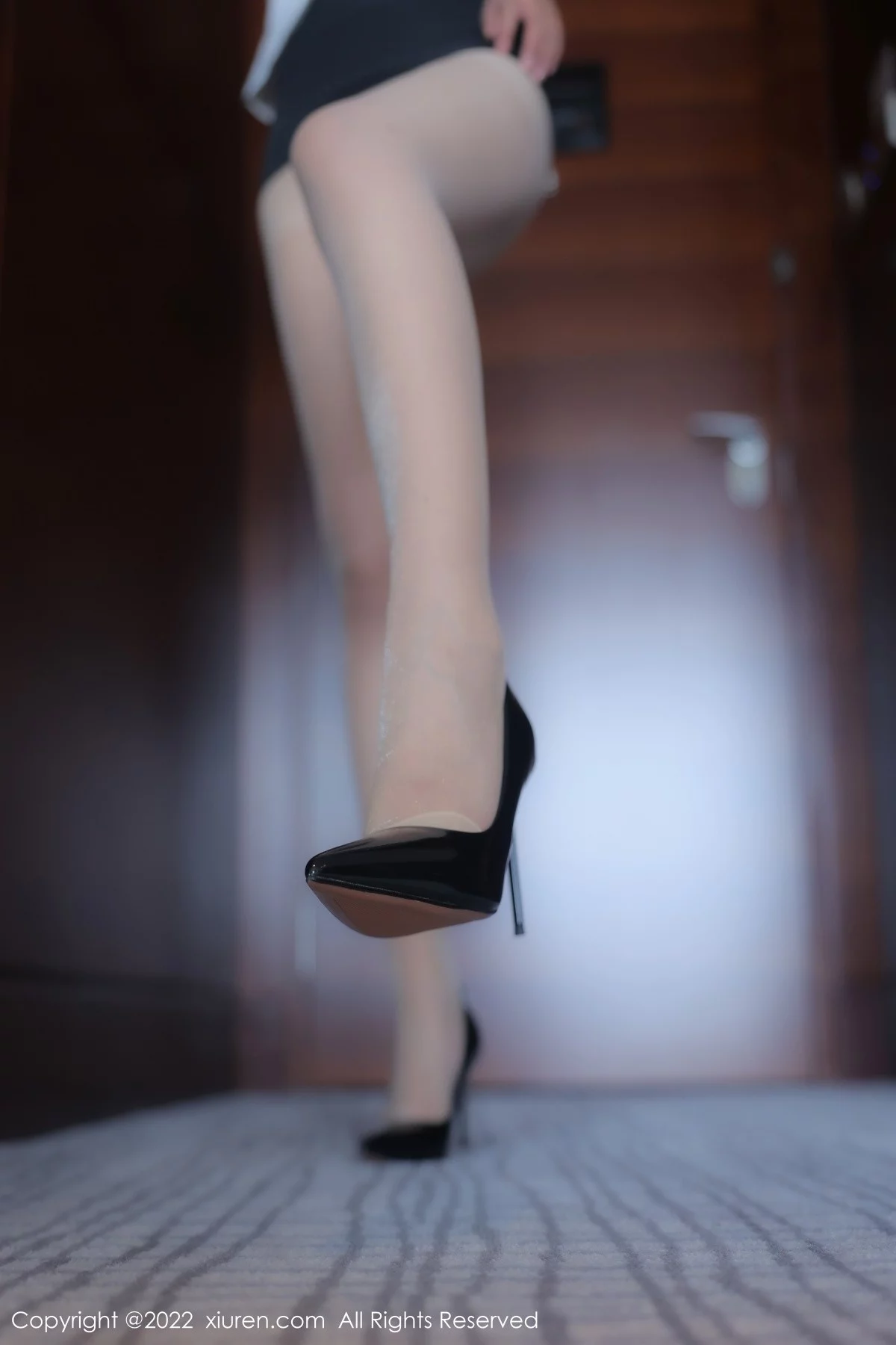 [[XiuRen秀人网]秀人网]No.5437_模特宋愉愉制服诱惑主题性感白T配黑短裙露黑色内衣诱惑写真105P