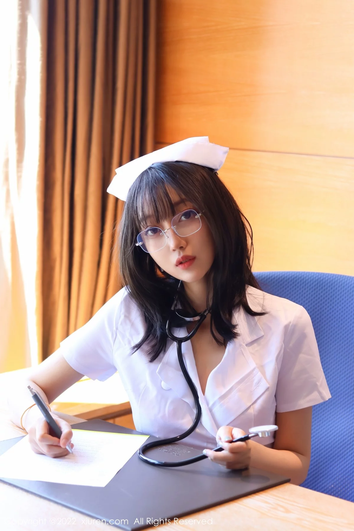 [[XiuRen秀人网]秀人网]No.5438_模特玥儿玥er香格里拉旅拍半脱护士服露红色情趣内衣诱惑写真54P