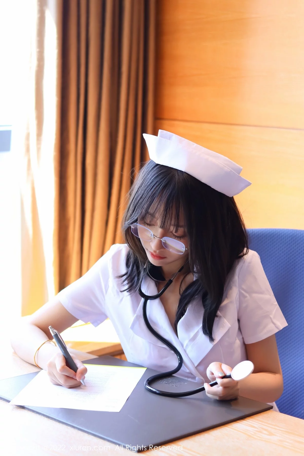 [[XiuRen秀人网]秀人网]No.5438_模特玥儿玥er香格里拉旅拍半脱护士服露红色情趣内衣诱惑写真54P