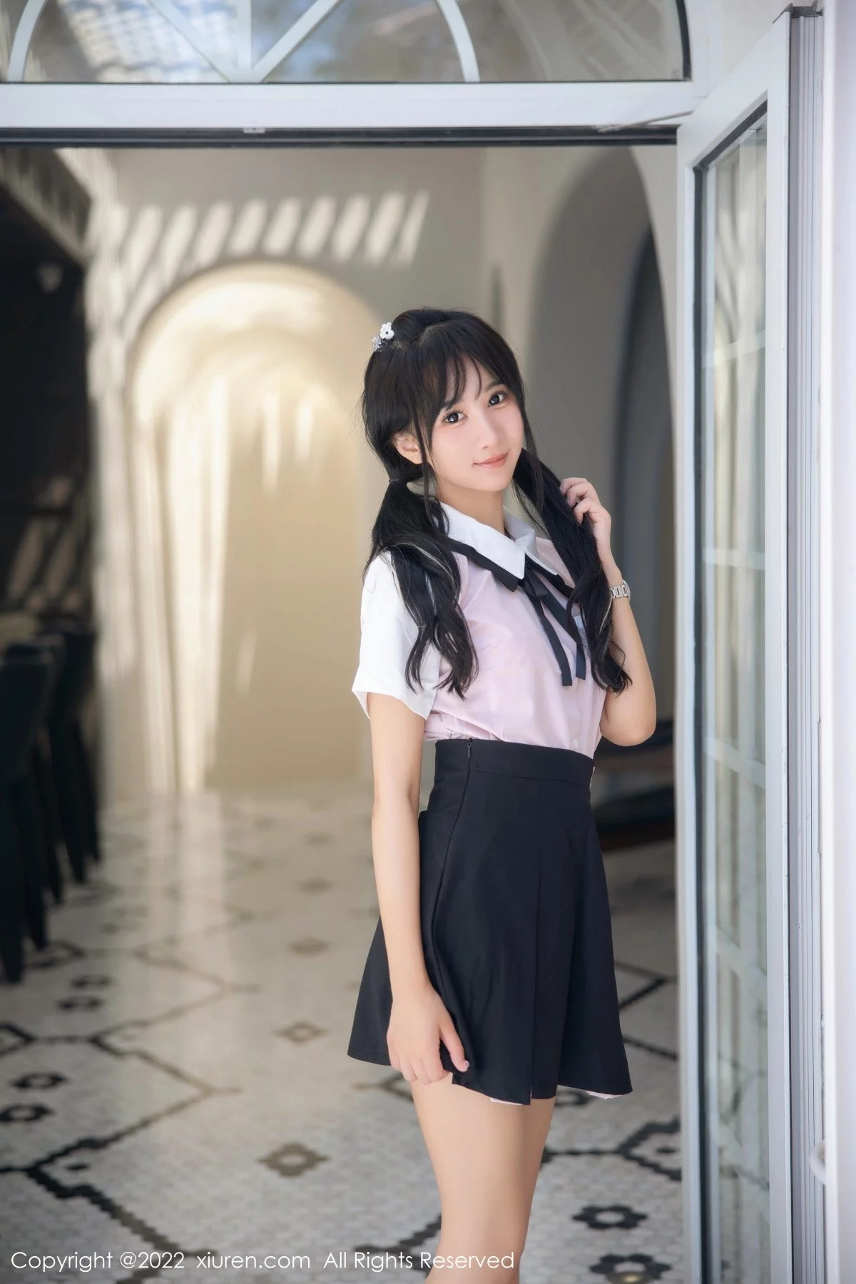 [[XiuRen秀人网]秀人网]No.5443_女神小果冻儿大理旅拍性感白T配黑短裙露粉色内衣迷人诱惑写真99P