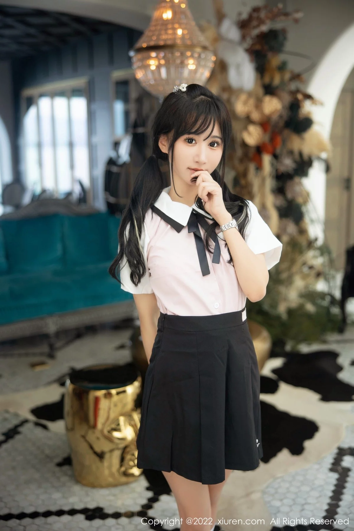 [[XiuRen秀人网]秀人网]No.5443_女神小果冻儿大理旅拍性感白T配黑短裙露粉色内衣迷人诱惑写真99P