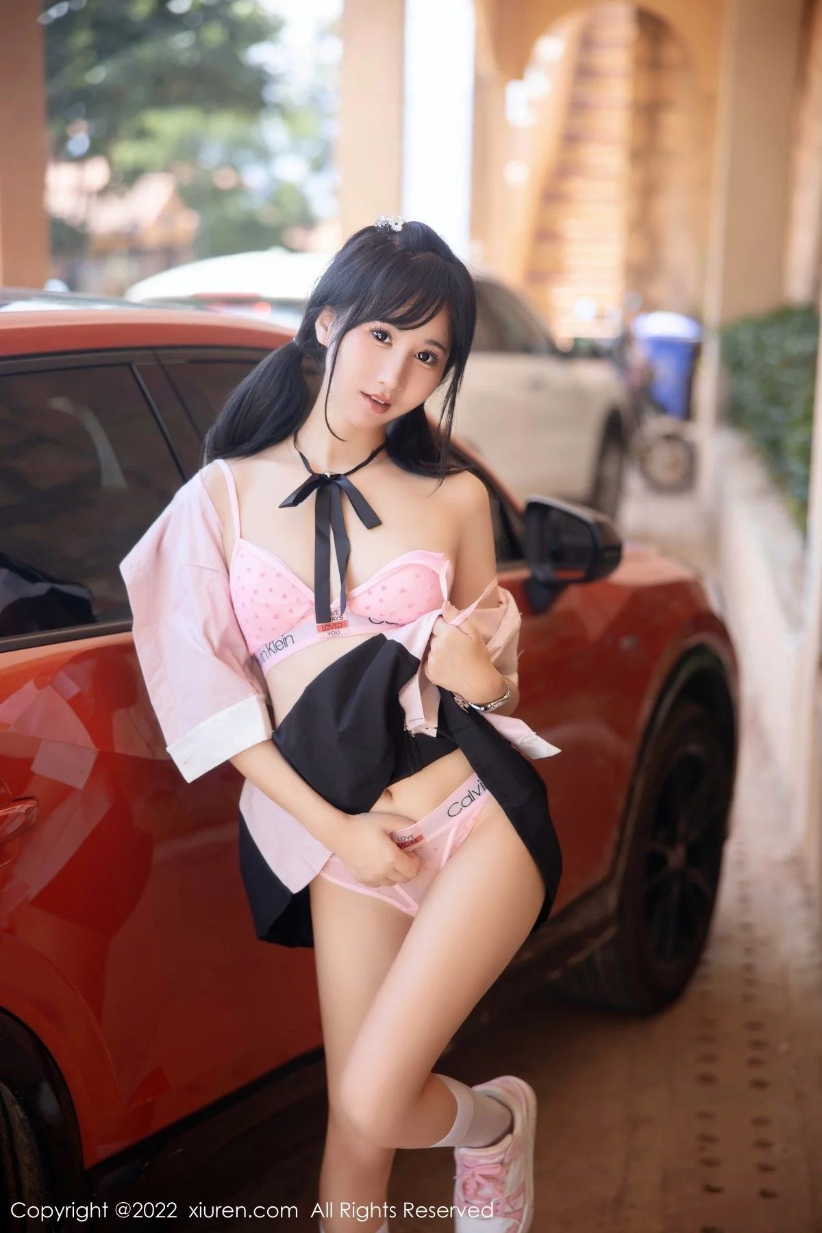 [[XiuRen秀人网]秀人网]No.5443_女神小果冻儿大理旅拍性感白T配黑短裙露粉色内衣迷人诱惑写真99P