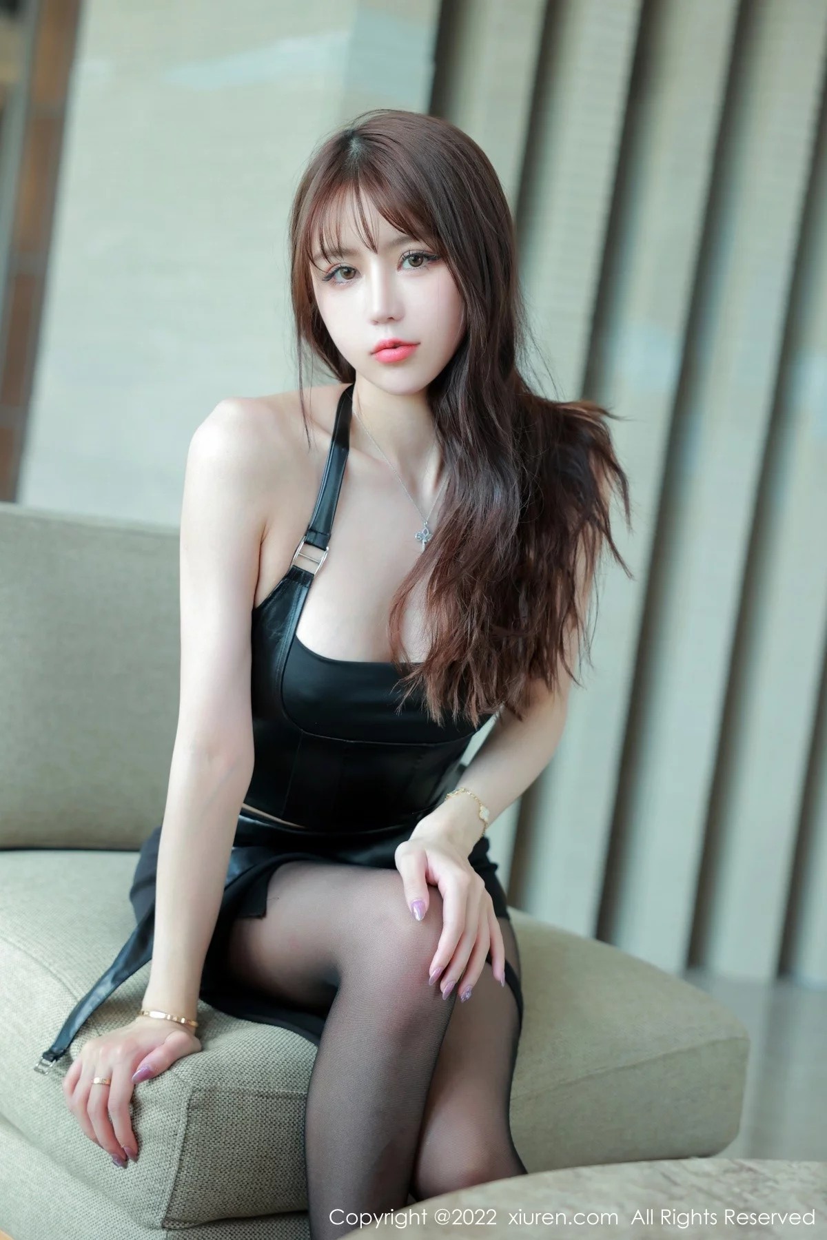 [[XiuRen秀人网]秀人网]No.5441_模特tina_甜仔香格里拉旅拍性感黑色皮质套装配开档黑丝诱惑写真51P