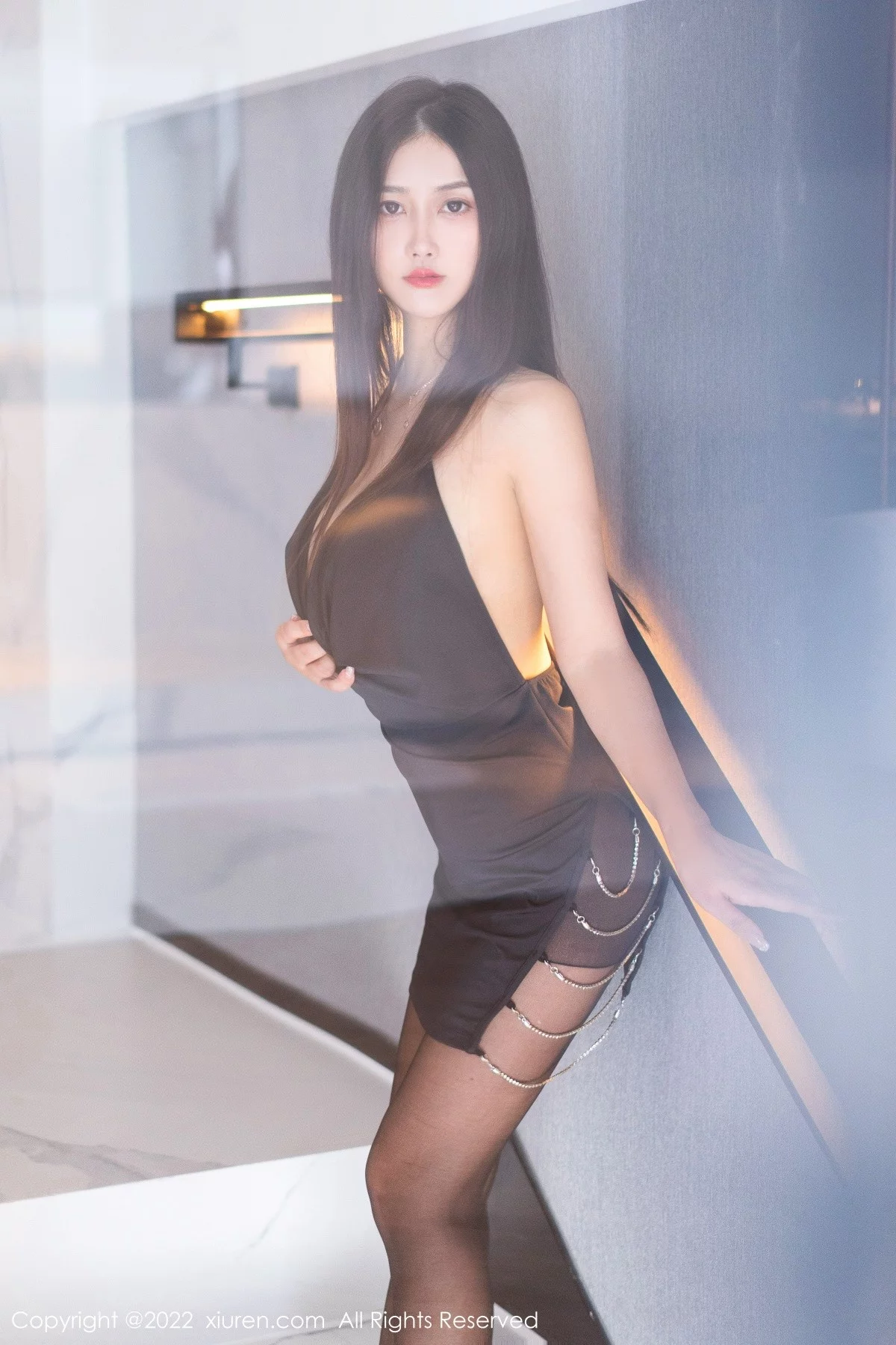 [[XiuRen秀人网]秀人网]No.5449_模特laura阿姣私房浴室黑色吊带连衣短裙配超薄黑丝诱惑写真60P