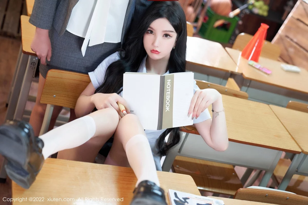 [[XiuRen秀人网]秀人网]No.5452_女神周于希Sally学妹装扮半脱露黑色蕾丝边内衣撩人诱惑写真76P