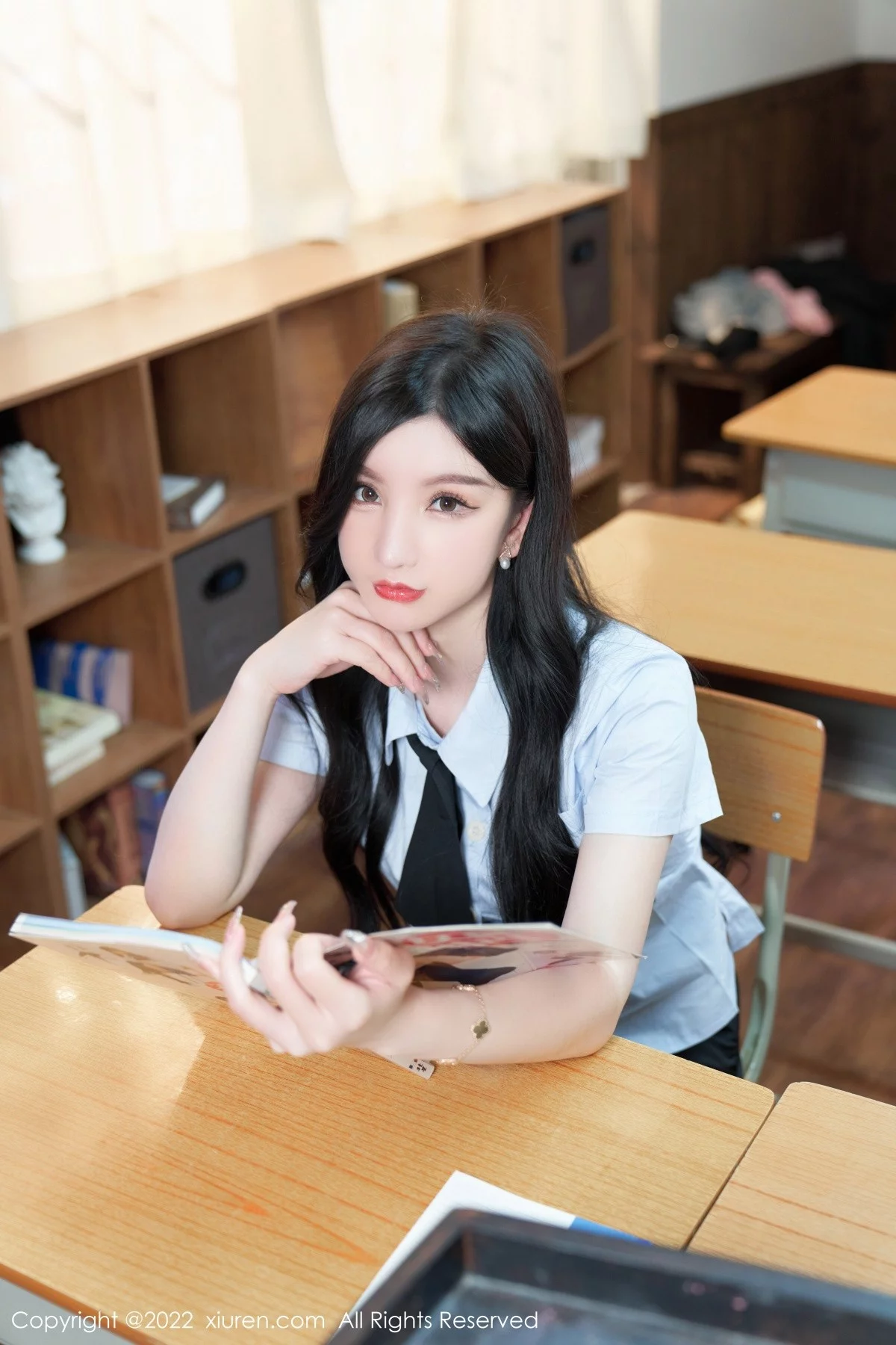 [[XiuRen秀人网]秀人网]No.5452_女神周于希Sally学妹装扮半脱露黑色蕾丝边内衣撩人诱惑写真76P