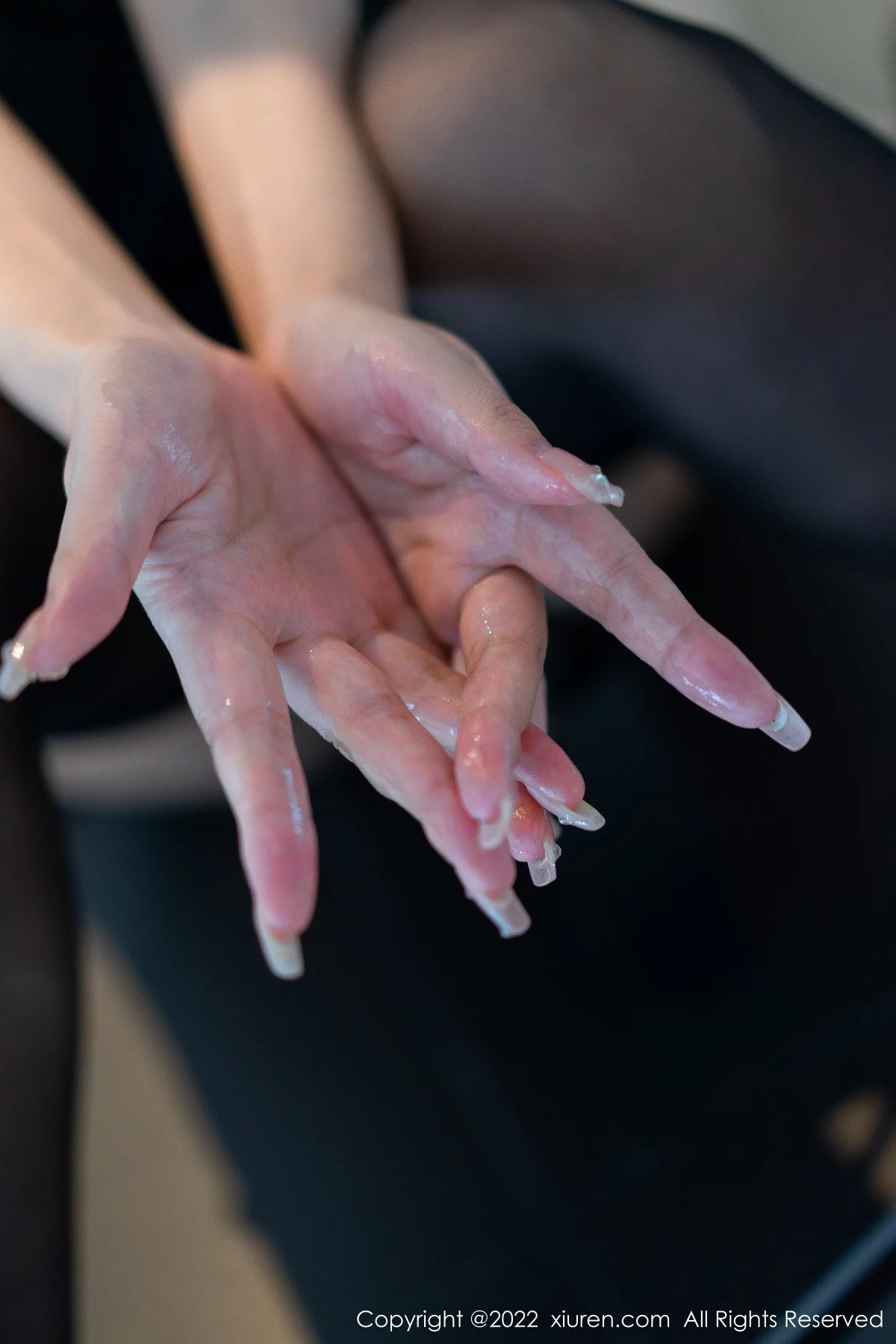 [[XiuRen秀人网]秀人网]No.5449_模特laura阿姣私房浴室黑色吊带连衣短裙配超薄黑丝诱惑写真60P