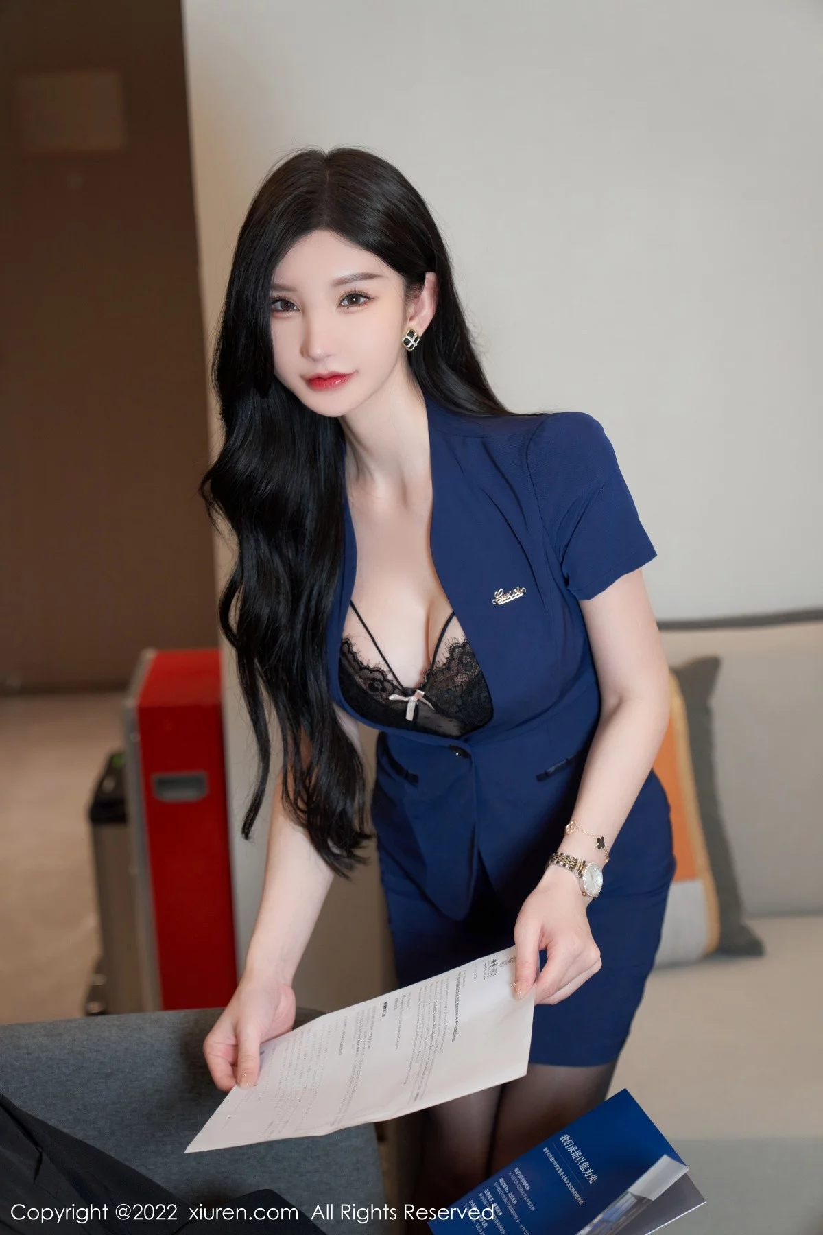 [[XiuRen秀人网]秀人网]No.5324_女神周于希Sally心愿旅拍脱蓝色职业装露黑色蕾丝内衣诱惑写真81P