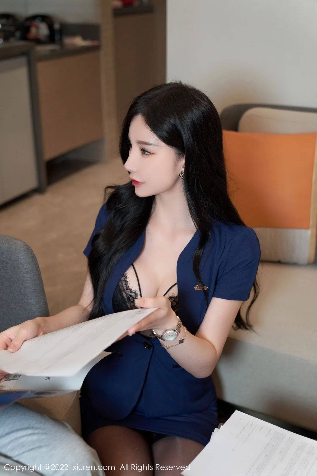 [[XiuRen秀人网]秀人网]No.5324_女神周于希Sally心愿旅拍脱蓝色职业装露黑色蕾丝内衣诱惑写真81P