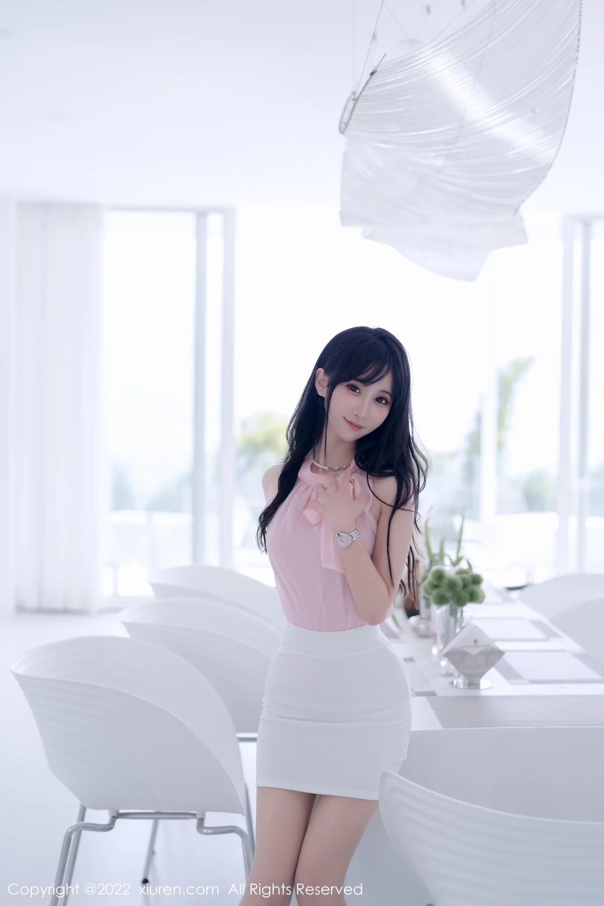 [[XiuRen秀人网]秀人网]No.5318_女神小果冻儿大理旅拍性感粉色上衣配白色短裙秀美腿诱惑写真76P