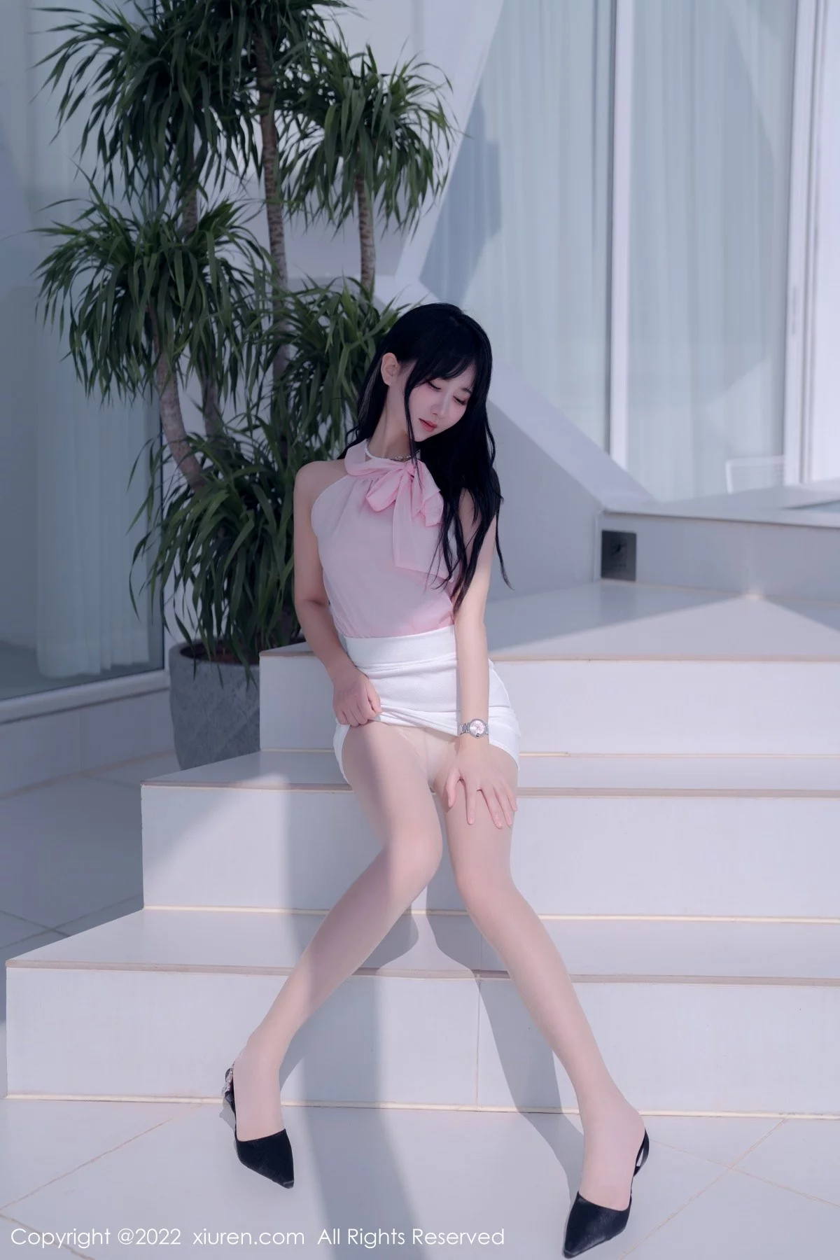 [[XiuRen秀人网]秀人网]No.5318_女神小果冻儿大理旅拍性感粉色上衣配白色短裙秀美腿诱惑写真76P