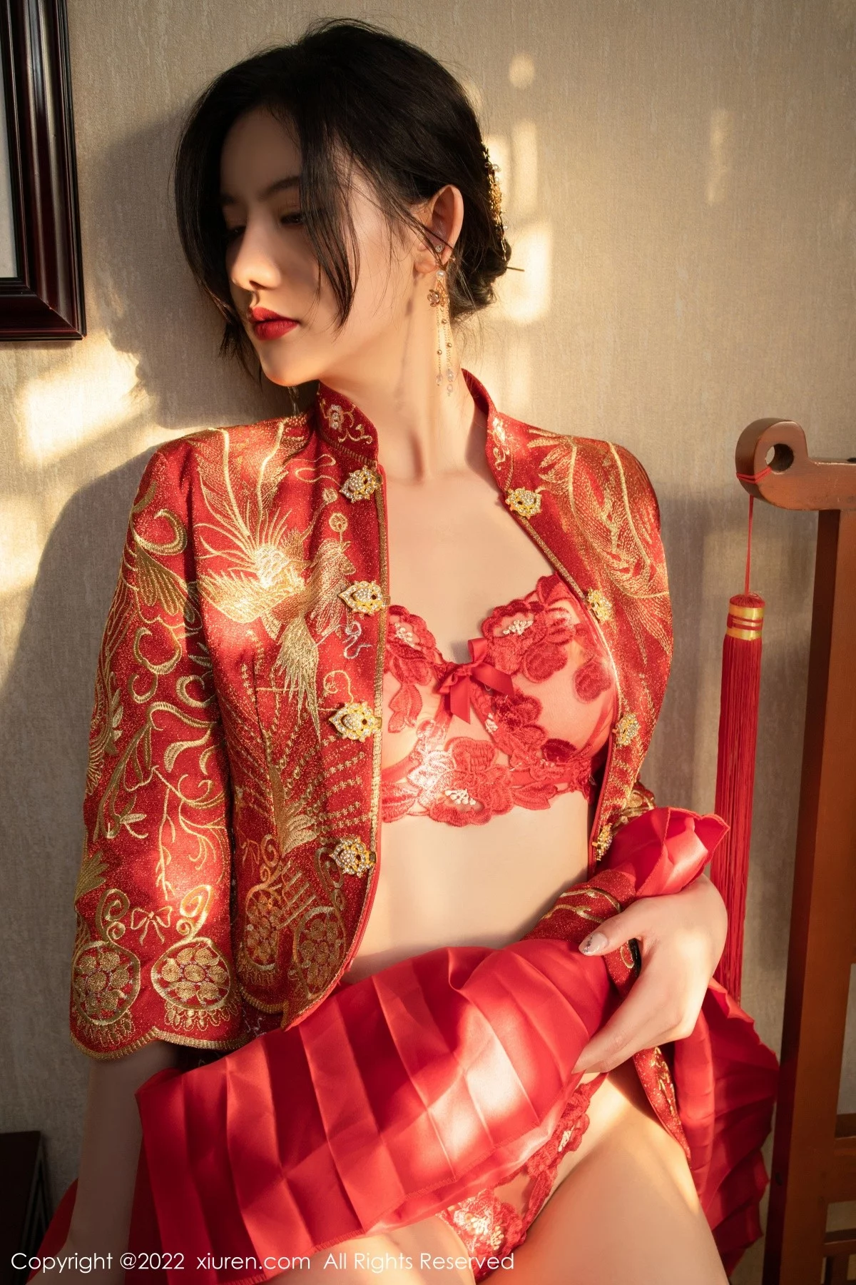 [[XiuRen秀人网]秀人网]No.5319_模特就是阿朱啊云南旅拍性感红色喜服露轻透情趣内衣诱惑写真70P