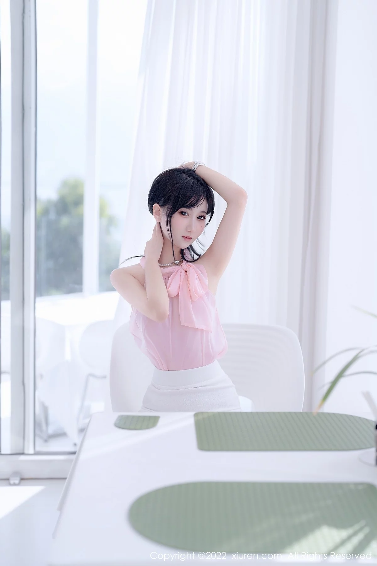 [[XiuRen秀人网]秀人网]No.5318_女神小果冻儿大理旅拍性感粉色上衣配白色短裙秀美腿诱惑写真76P