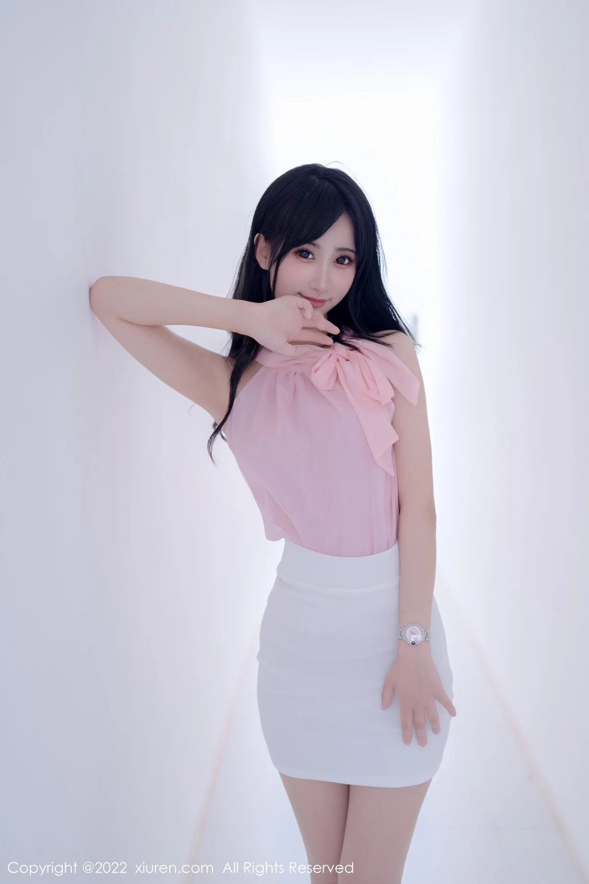 [[XiuRen秀人网]秀人网]No.5318_女神小果冻儿大理旅拍性感粉色上衣配白色短裙秀美腿诱惑写真76P