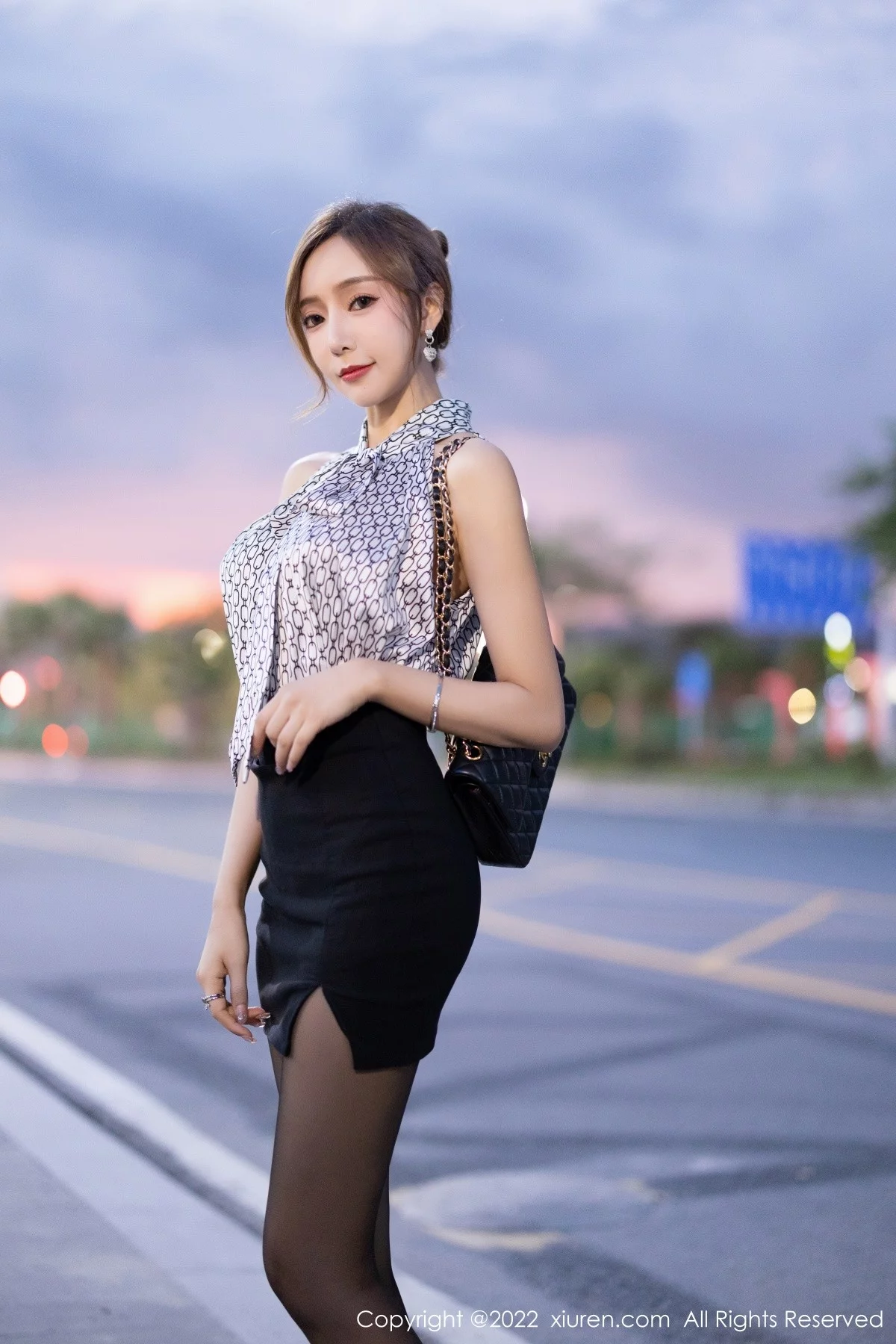 [[XiuRen秀人网]秀人网]No.5325_女神王馨瑶yanni私房超薄无内黑丝系列秀完美身材撩人诱惑写真78P