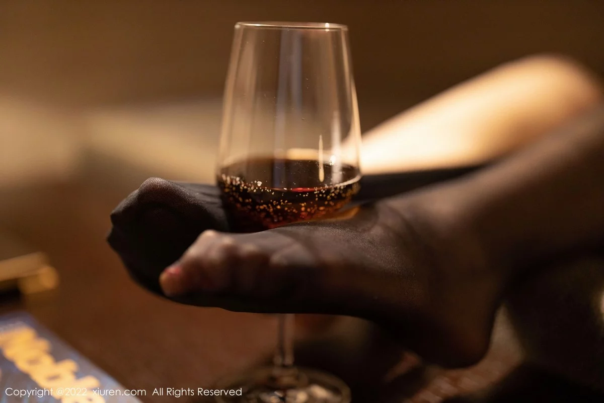 [[XiuRen秀人网]秀人网]No.5323_女神奶瓶土肥圆私房红色露肩连衣长裙配超薄黑丝完美诱惑写真81P