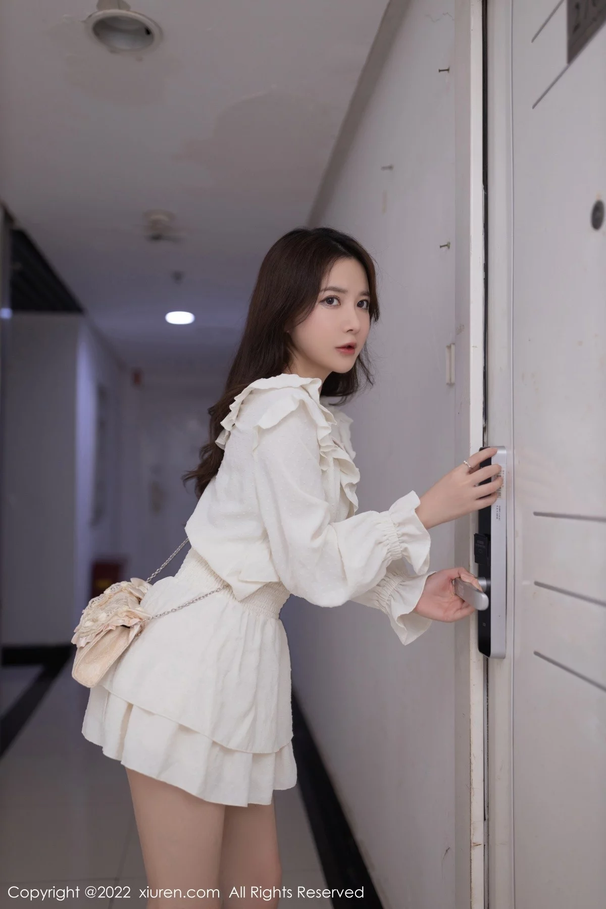 [[XiuRen秀人网]秀人网]No.5322_模特鱼子酱Fish云南旅拍性感白色蕾丝内衣秀曼妙身姿诱惑写真78P