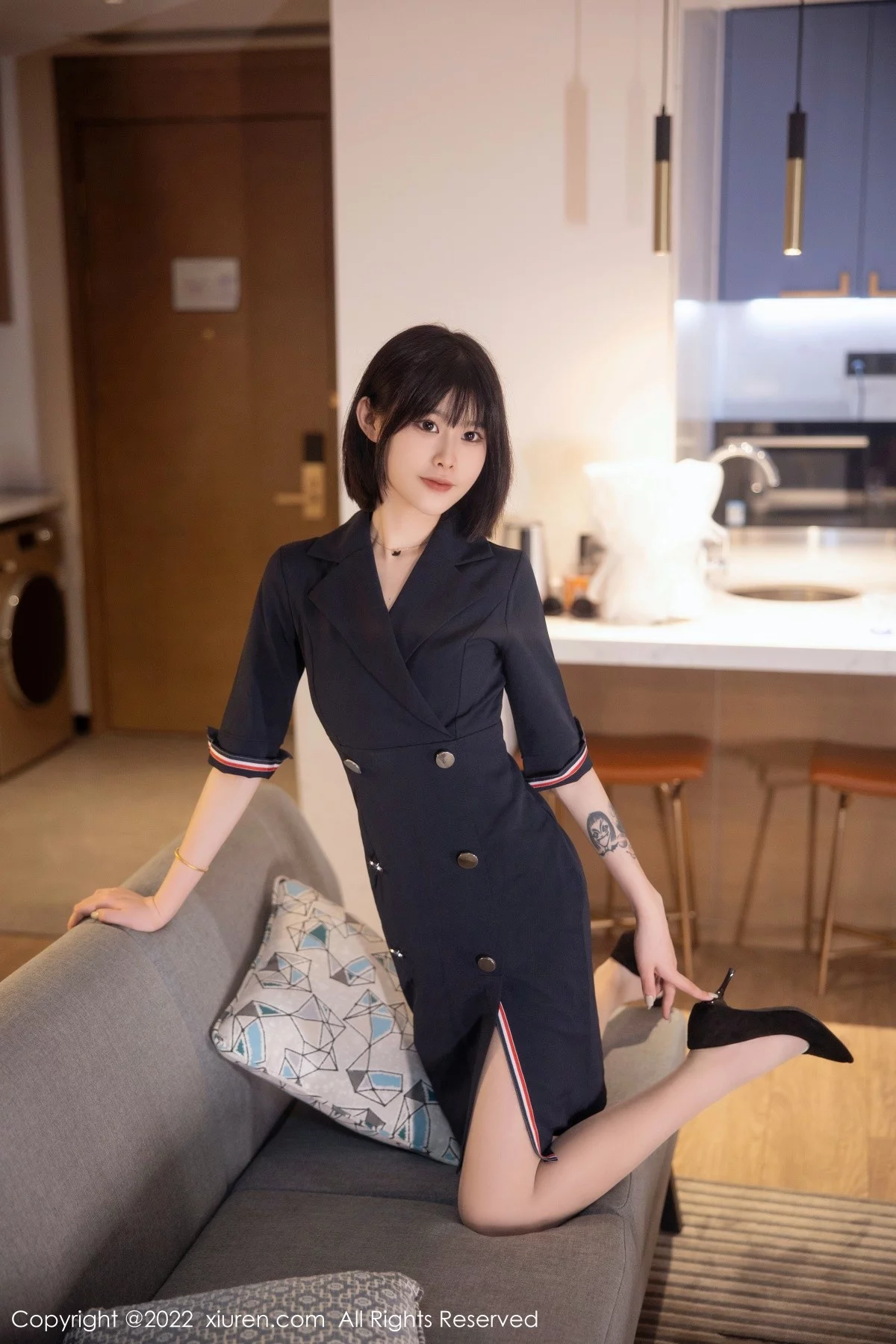 [[XiuRen秀人网]秀人网]No.5329_模特77qiqi私房半脱露性感蓝色蕾丝内衣配超薄肉丝完美诱惑写真98P