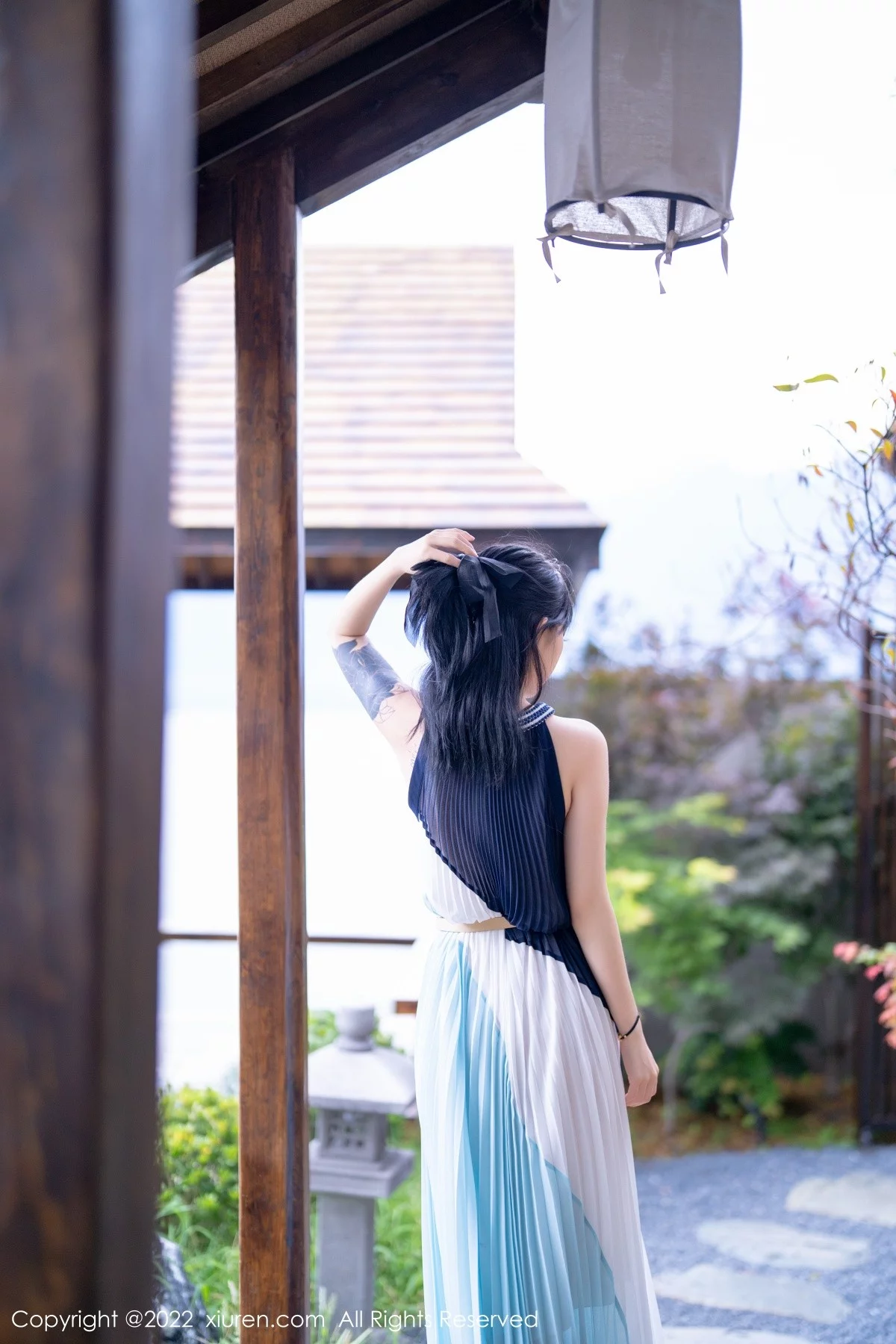 [[XiuRen秀人网]秀人网]No.5327_模特奶瓶大理旅拍脱连衣裙露性感蕾丝内衣秀苗条身材诱惑写真53P