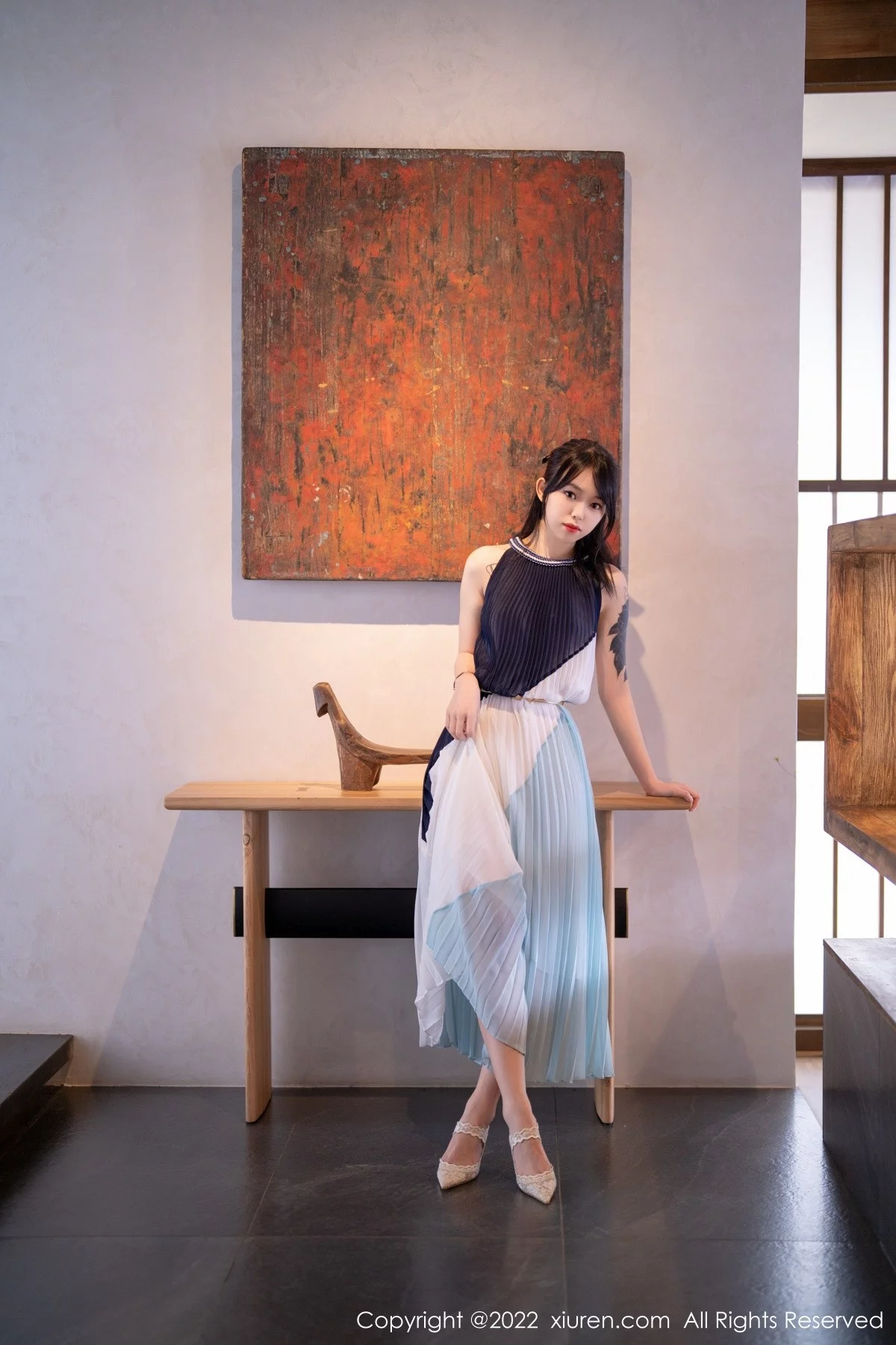 [[XiuRen秀人网]秀人网]No.5327_模特奶瓶大理旅拍脱连衣裙露性感蕾丝内衣秀苗条身材诱惑写真53P