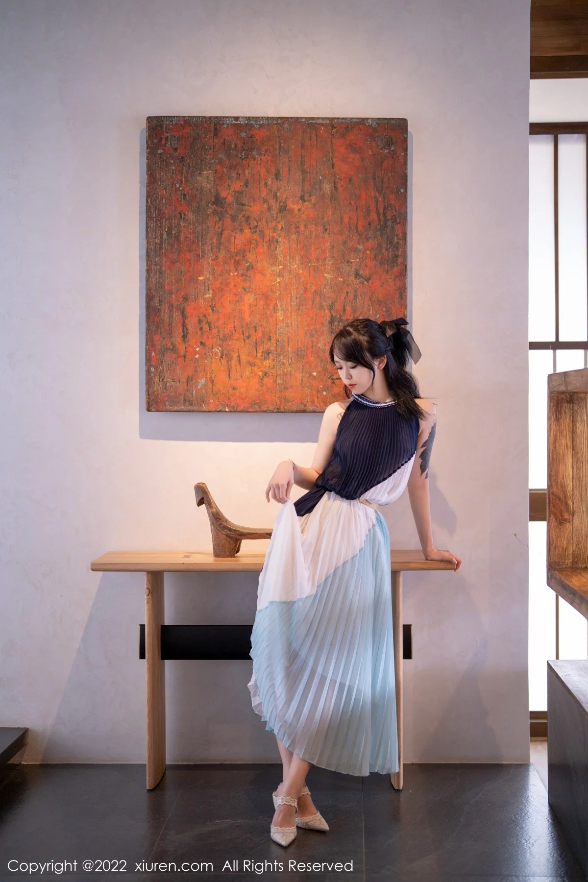 [[XiuRen秀人网]秀人网]No.5327_模特奶瓶大理旅拍脱连衣裙露性感蕾丝内衣秀苗条身材诱惑写真53P