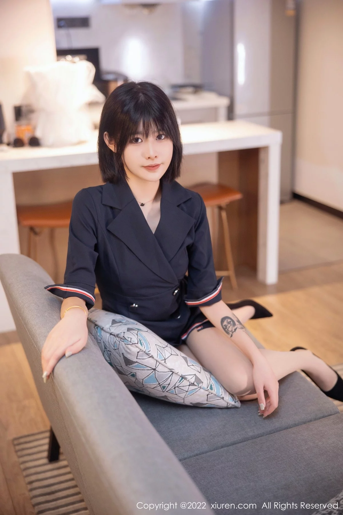 [[XiuRen秀人网]秀人网]No.5329_模特77qiqi私房半脱露性感蓝色蕾丝内衣配超薄肉丝完美诱惑写真98P