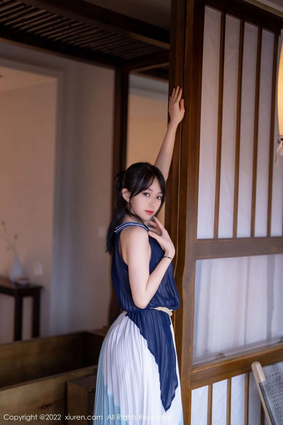 [[XiuRen秀人网]秀人网]No.5327_模特奶瓶大理旅拍脱连衣裙露性感蕾丝内衣秀苗条身材诱惑写真53P