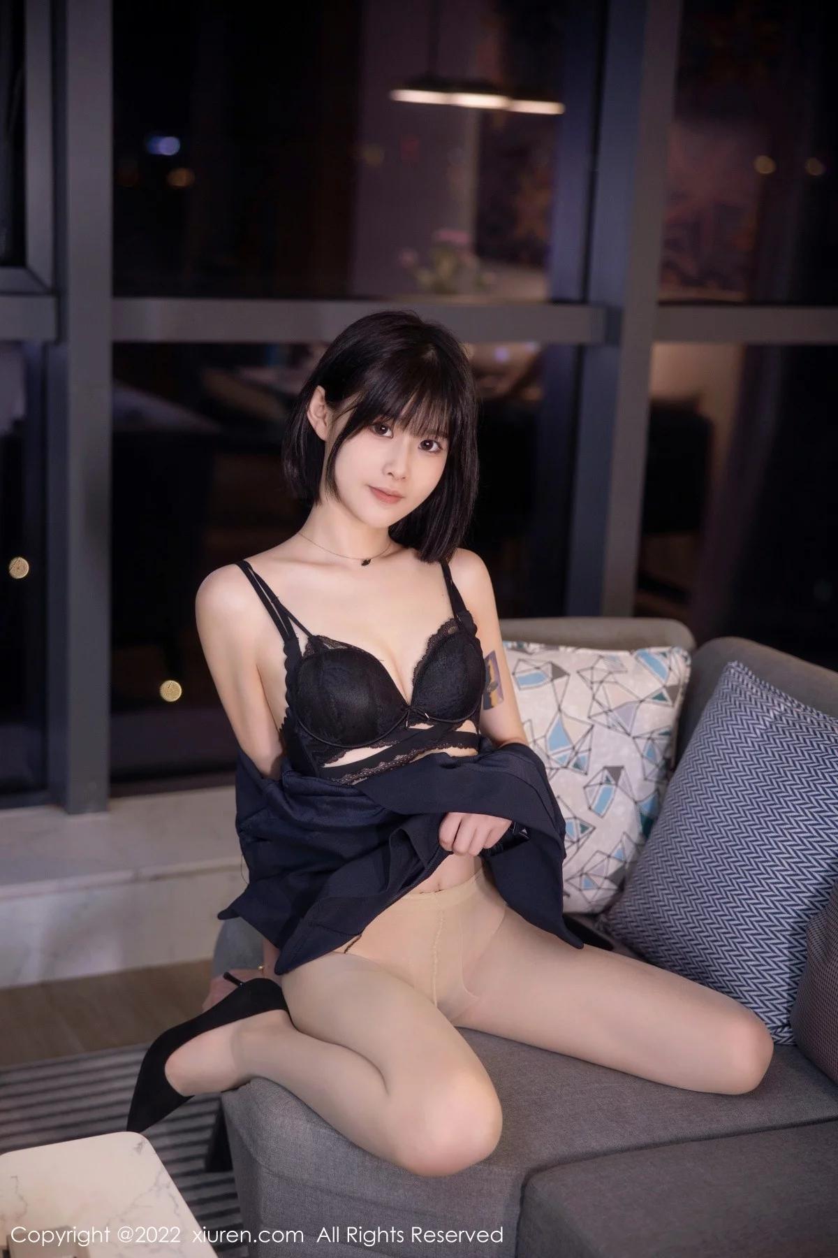 [[XiuRen秀人网]秀人网]No.5329_模特77qiqi私房半脱露性感蓝色蕾丝内衣配超薄肉丝完美诱惑写真98P