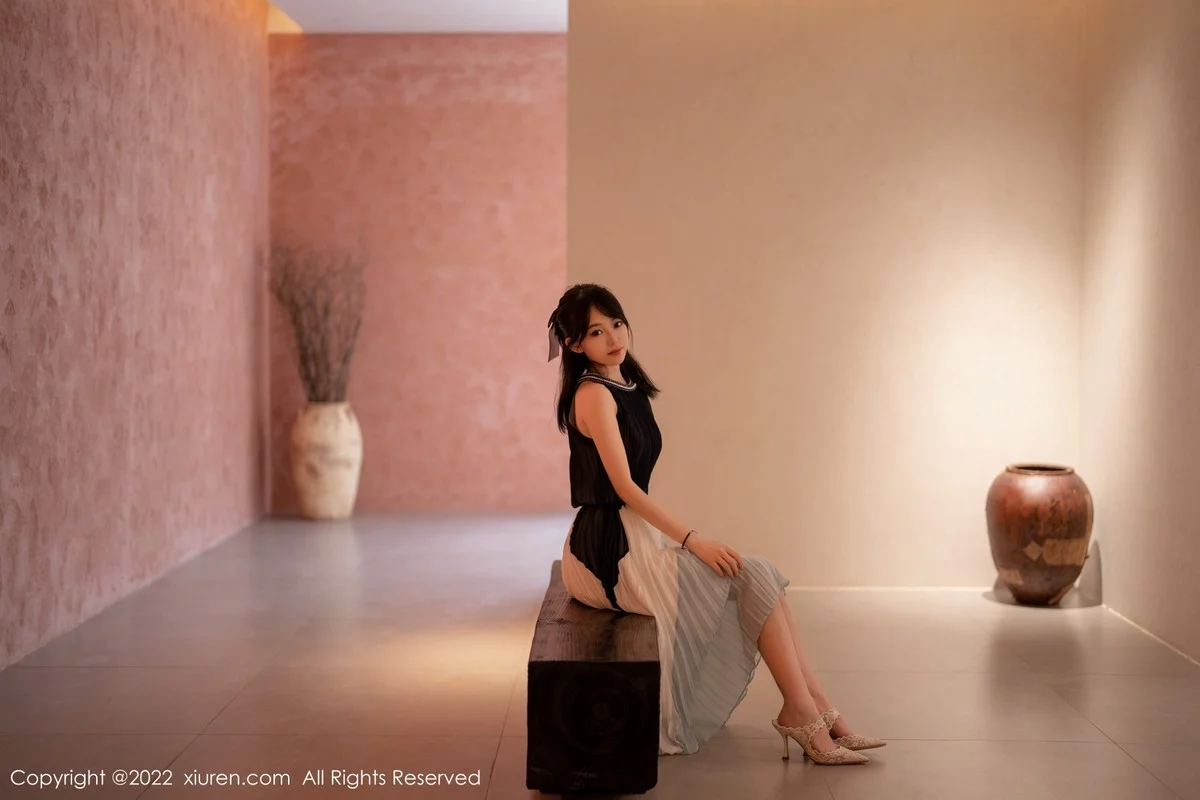 [[XiuRen秀人网]秀人网]No.5327_模特奶瓶大理旅拍脱连衣裙露性感蕾丝内衣秀苗条身材诱惑写真53P