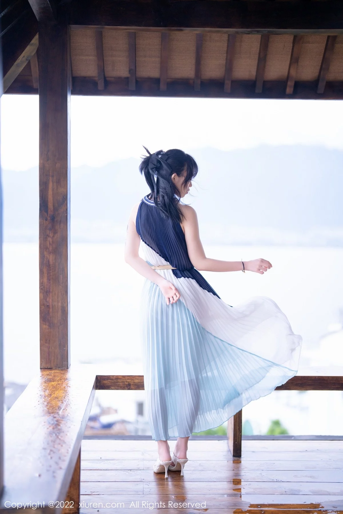 [[XiuRen秀人网]秀人网]No.5327_模特奶瓶大理旅拍脱连衣裙露性感蕾丝内衣秀苗条身材诱惑写真53P