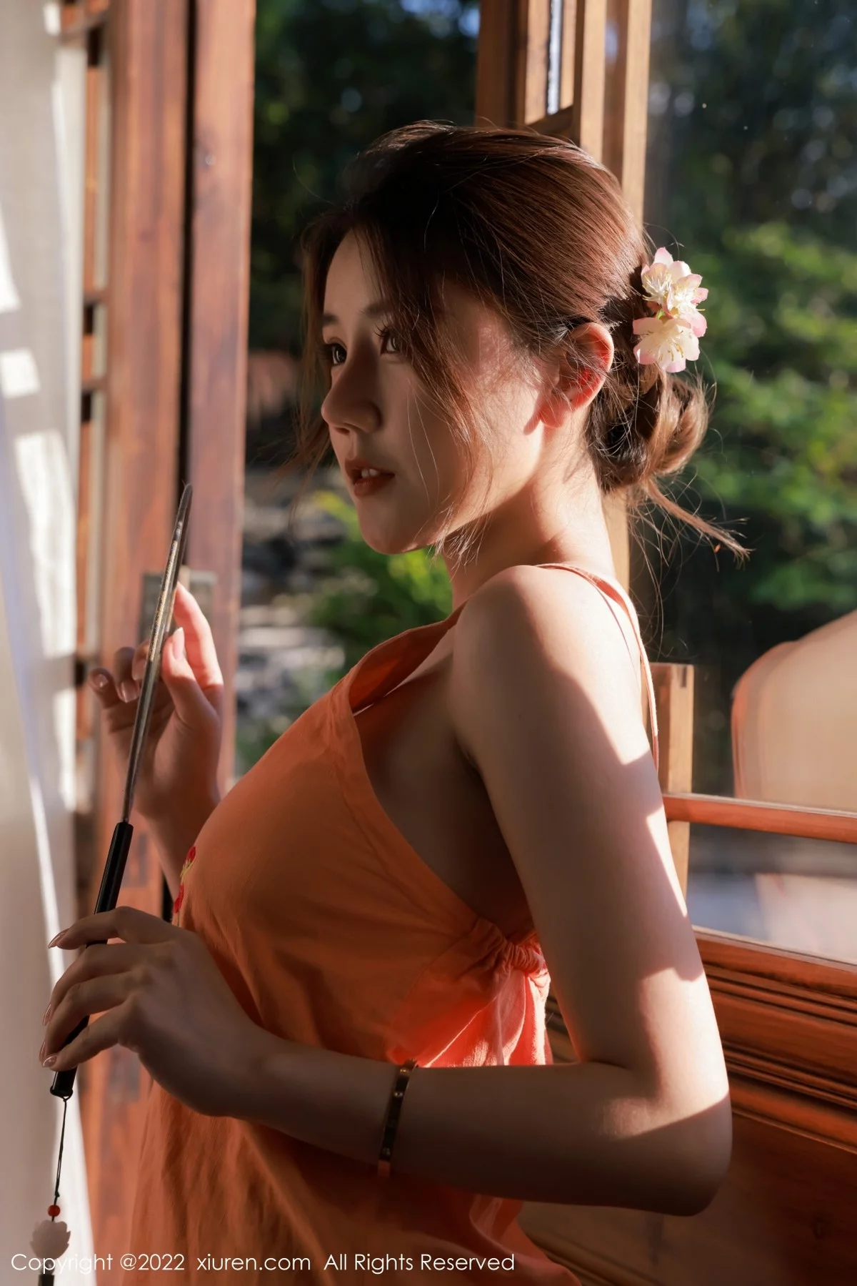 [[XiuRen秀人网]秀人网]No.5334_模特Sugar糖酒酒澳门旅拍性感橙色吊带配无内肉丝惹火诱惑写真55P