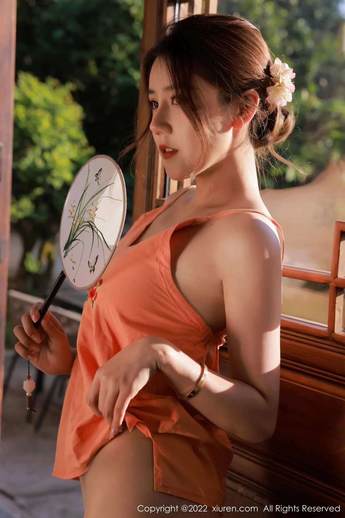 [[XiuRen秀人网]秀人网]No.5334_模特Sugar糖酒酒澳门旅拍性感橙色吊带配无内肉丝惹火诱惑写真55P