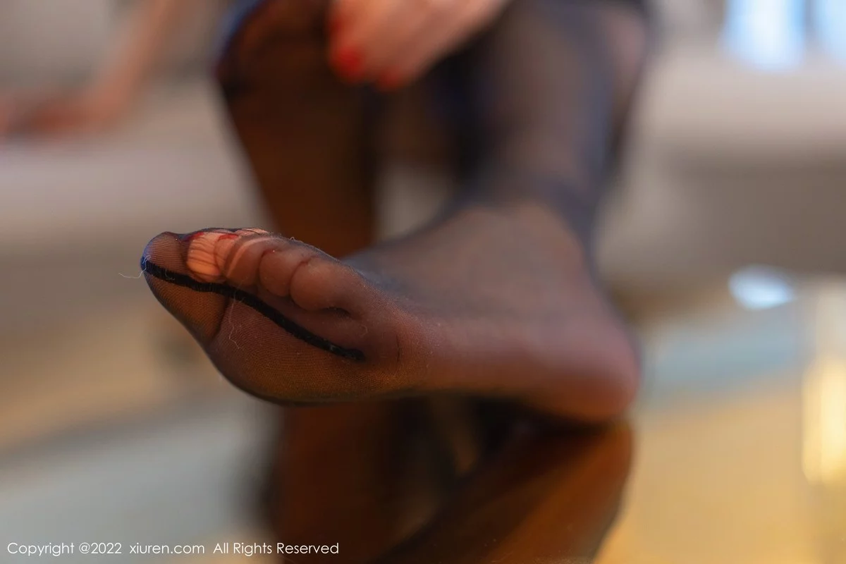 [[XiuRen秀人网]秀人网]No.5339_女神奶瓶土肥圆私房性感白T配黑短裙半脱秀丰乳肥臀诱惑写真78P